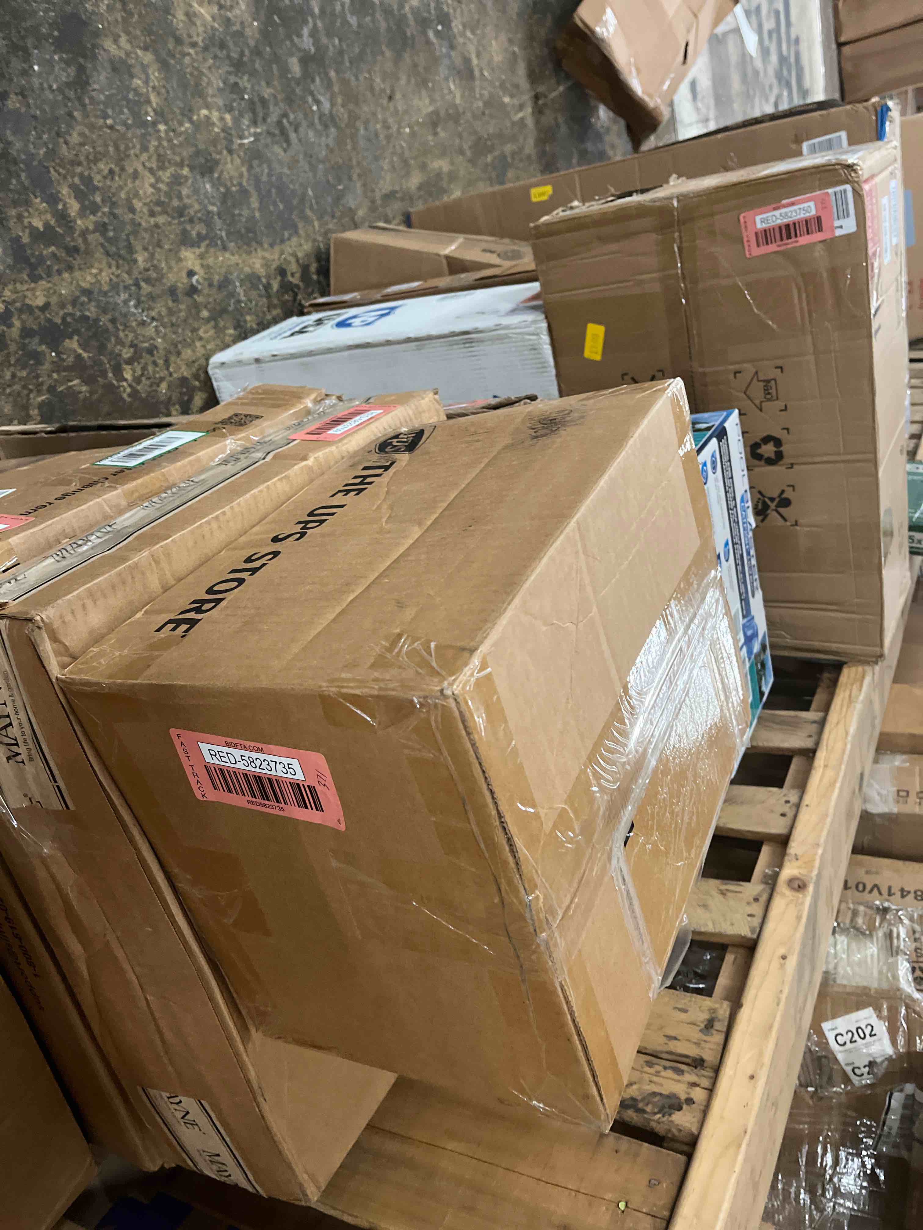 https://s3.amazonaws.com/lotting-images-prod/phillipi/RED5823735_1721389432231.jpeg