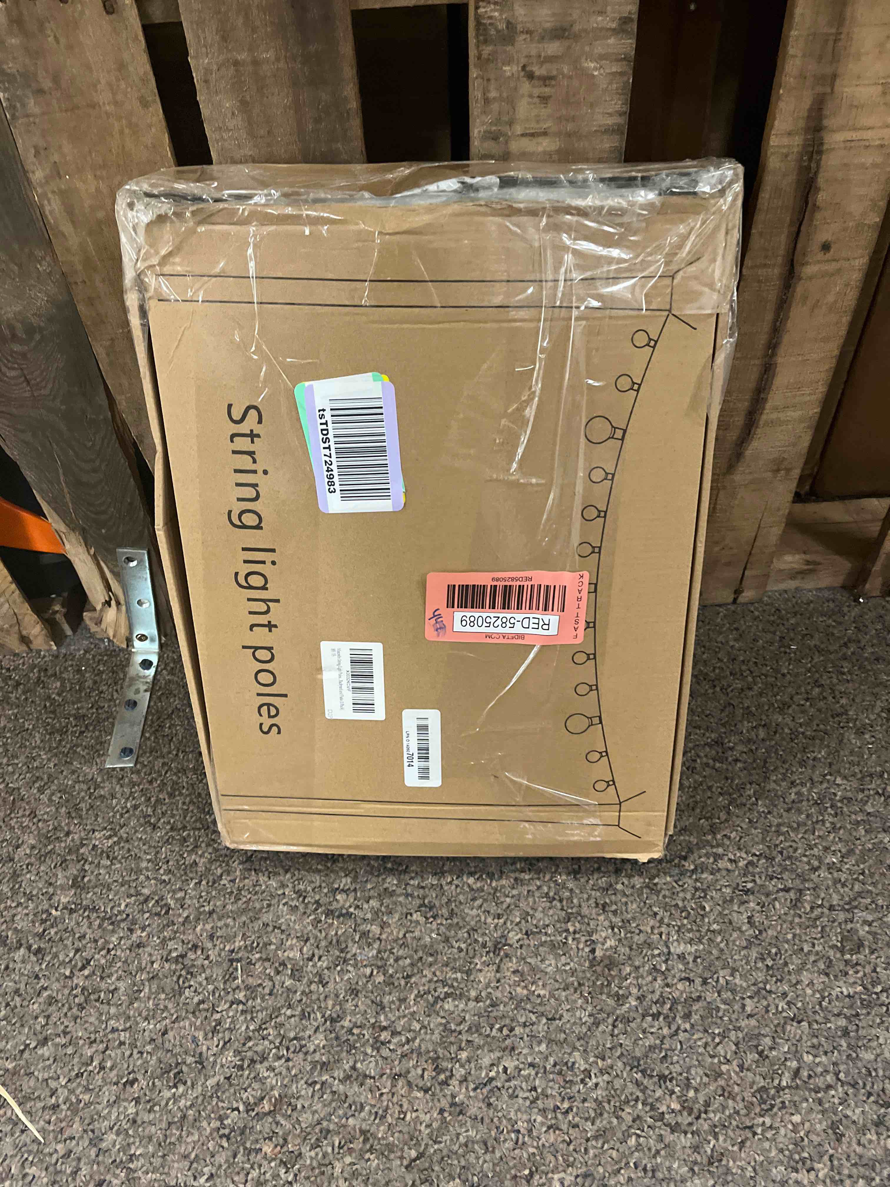 https://s3.amazonaws.com/lotting-images-prod/phillipi/RED5825089_1709348633545.jpeg