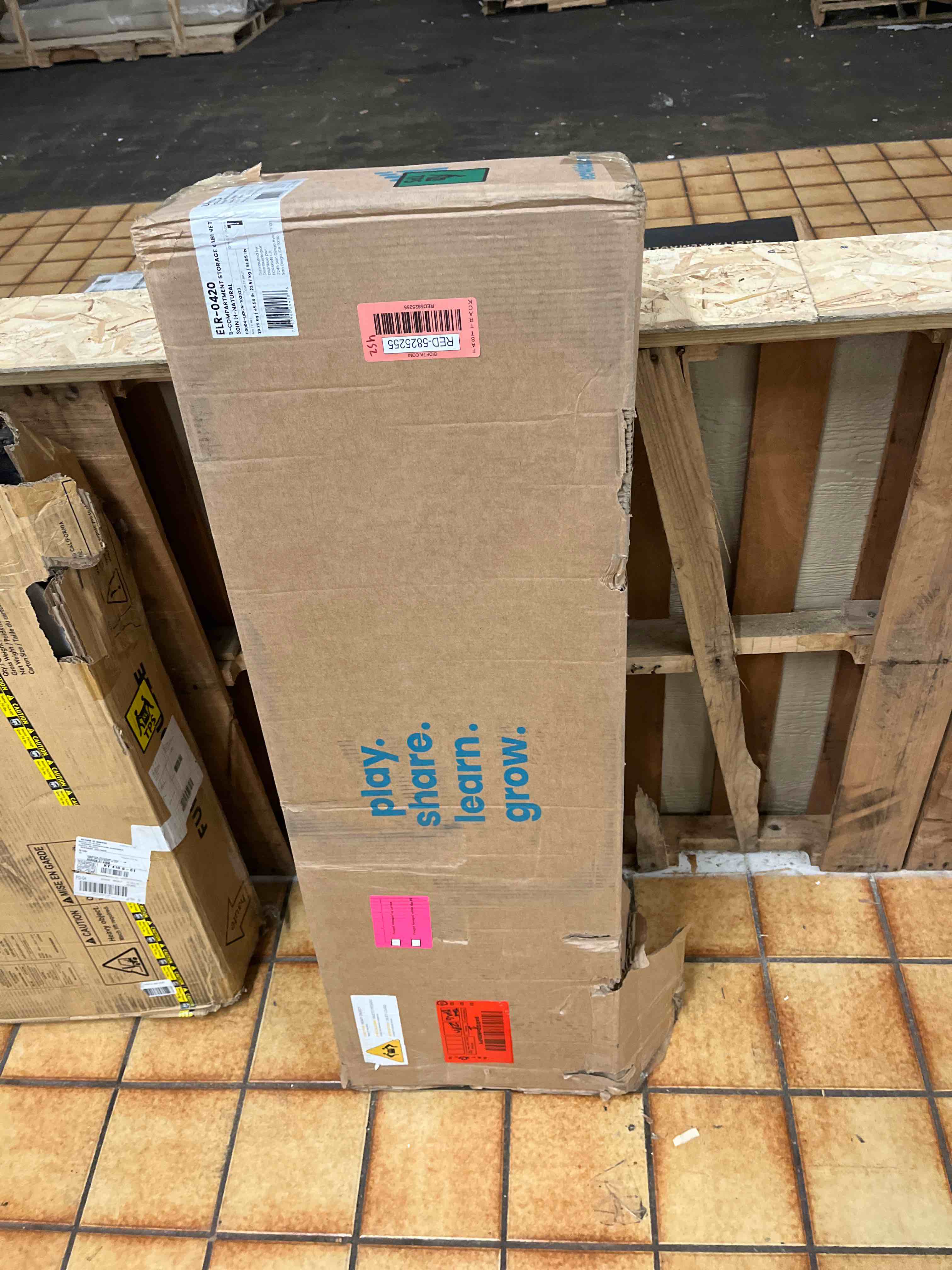 https://s3.amazonaws.com/lotting-images-prod/phillipi/RED5825255_1709617463050.jpeg