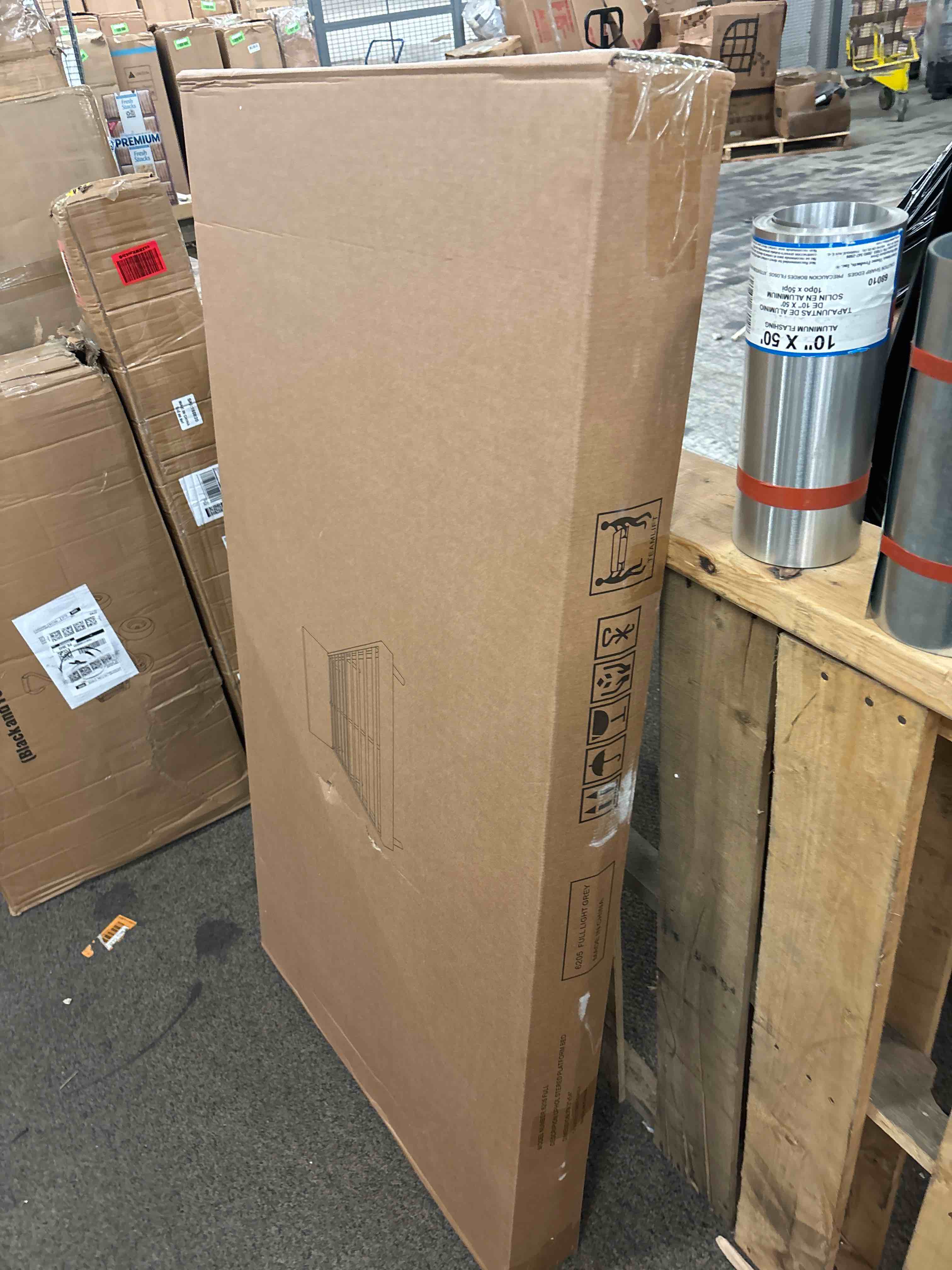 https://s3.amazonaws.com/lotting-images-prod/phillipi/RED5826044_1711497929774.jpeg