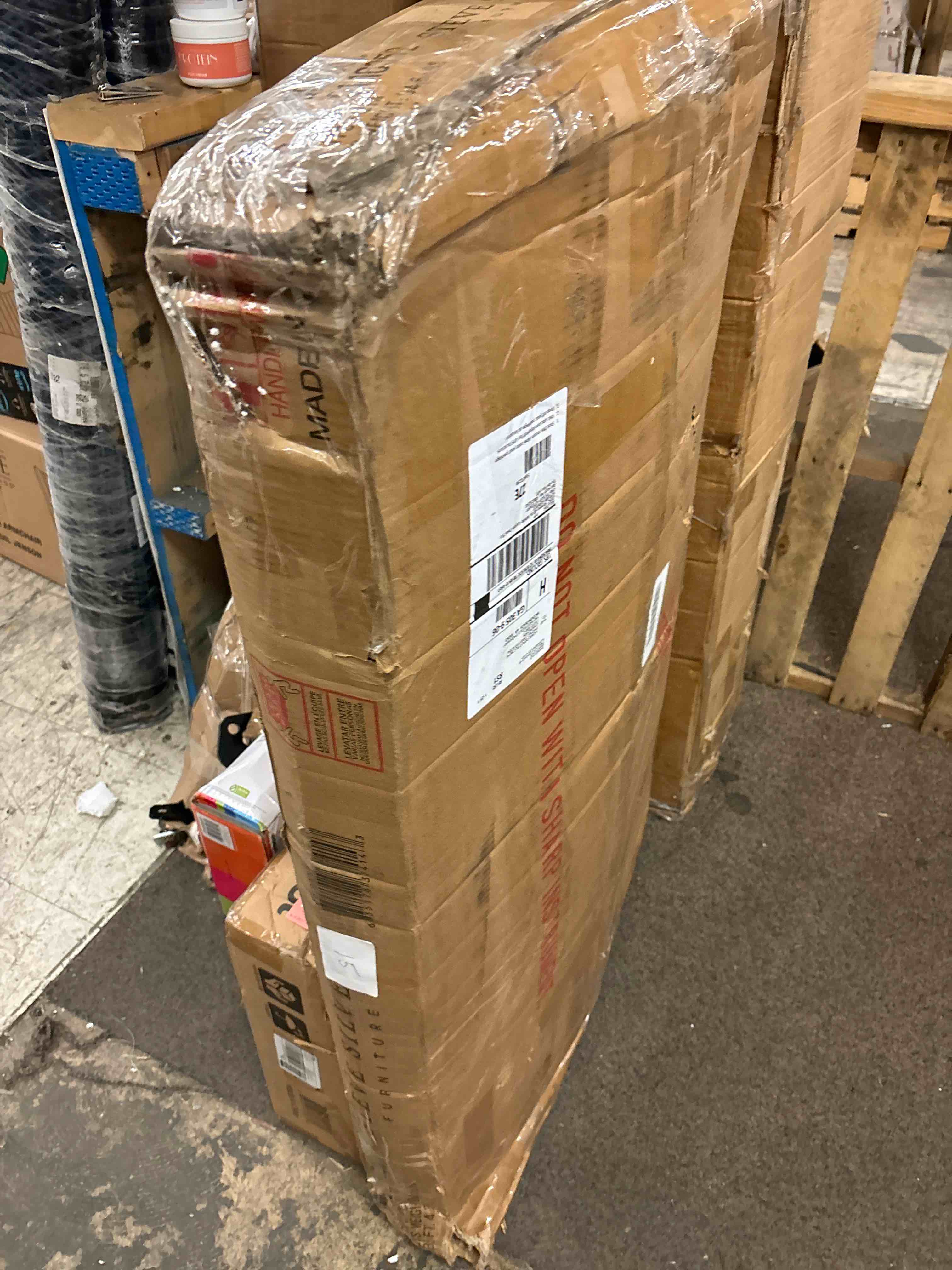 https://s3.amazonaws.com/lotting-images-prod/phillipi/RED5826052_1711496751167.jpeg