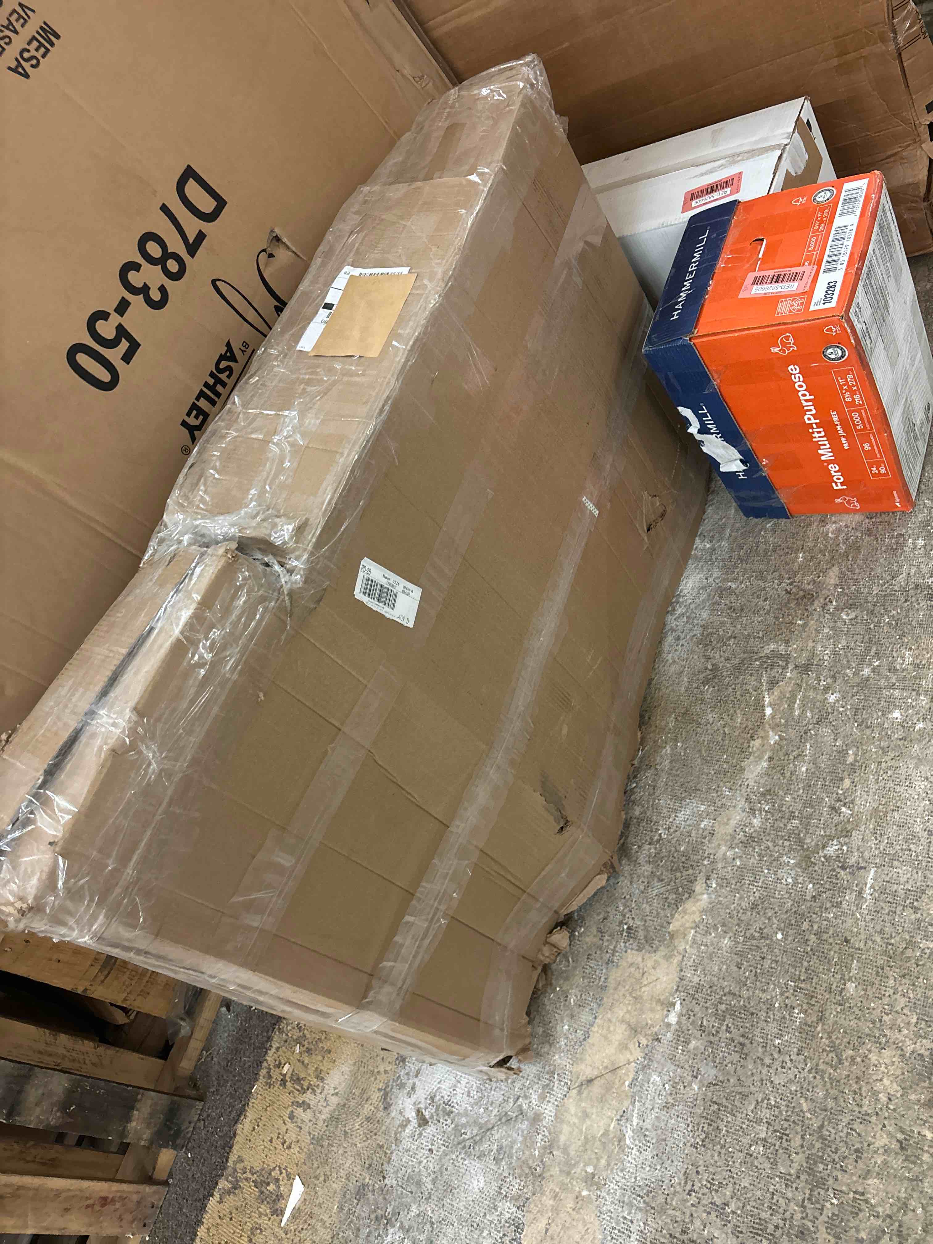 https://s3.amazonaws.com/lotting-images-prod/phillipi/RED5826604_1713901438400.jpeg