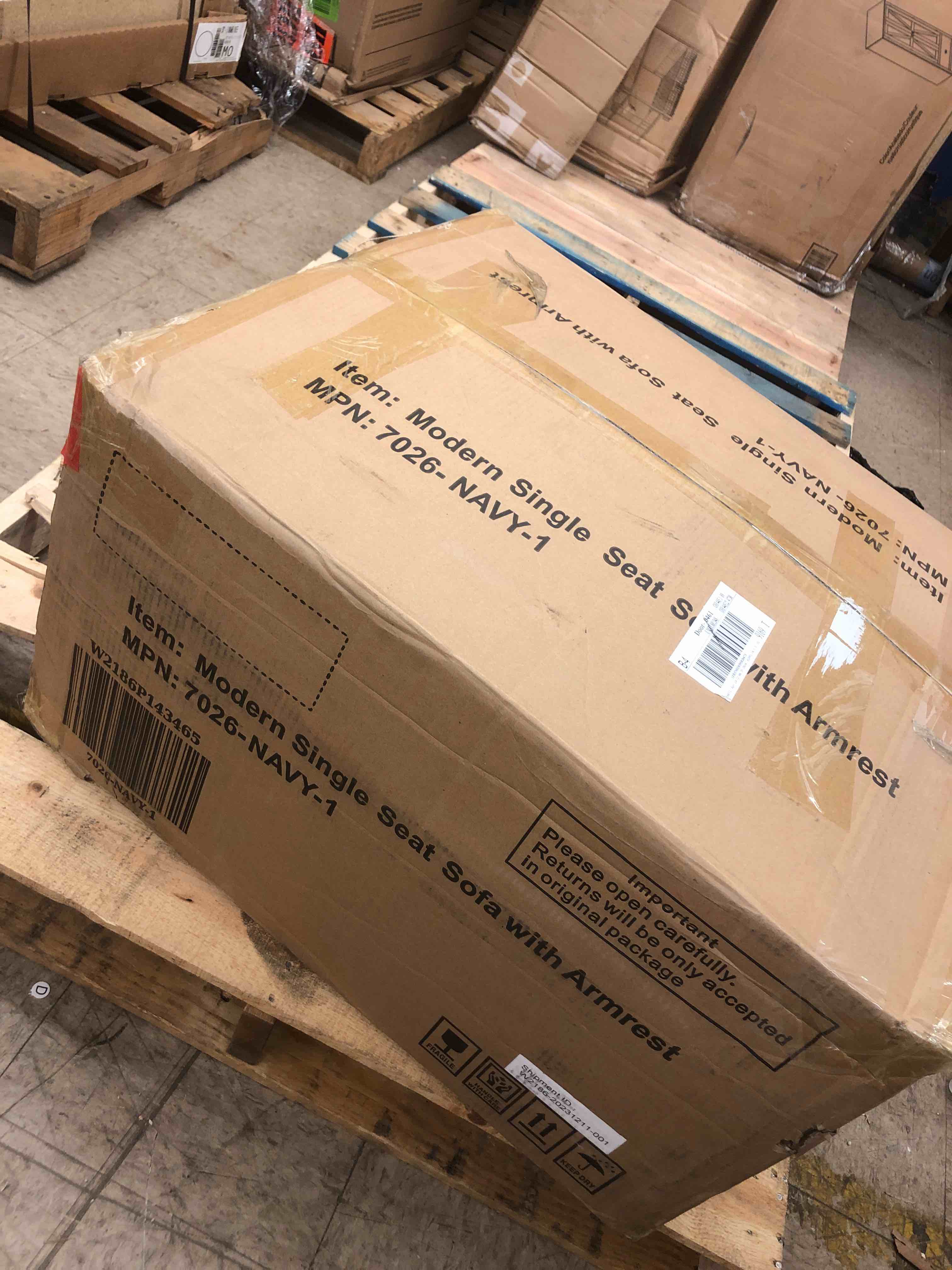 https://s3.amazonaws.com/lotting-images-prod/phillipi/RED6141187_1716913999091.jpeg