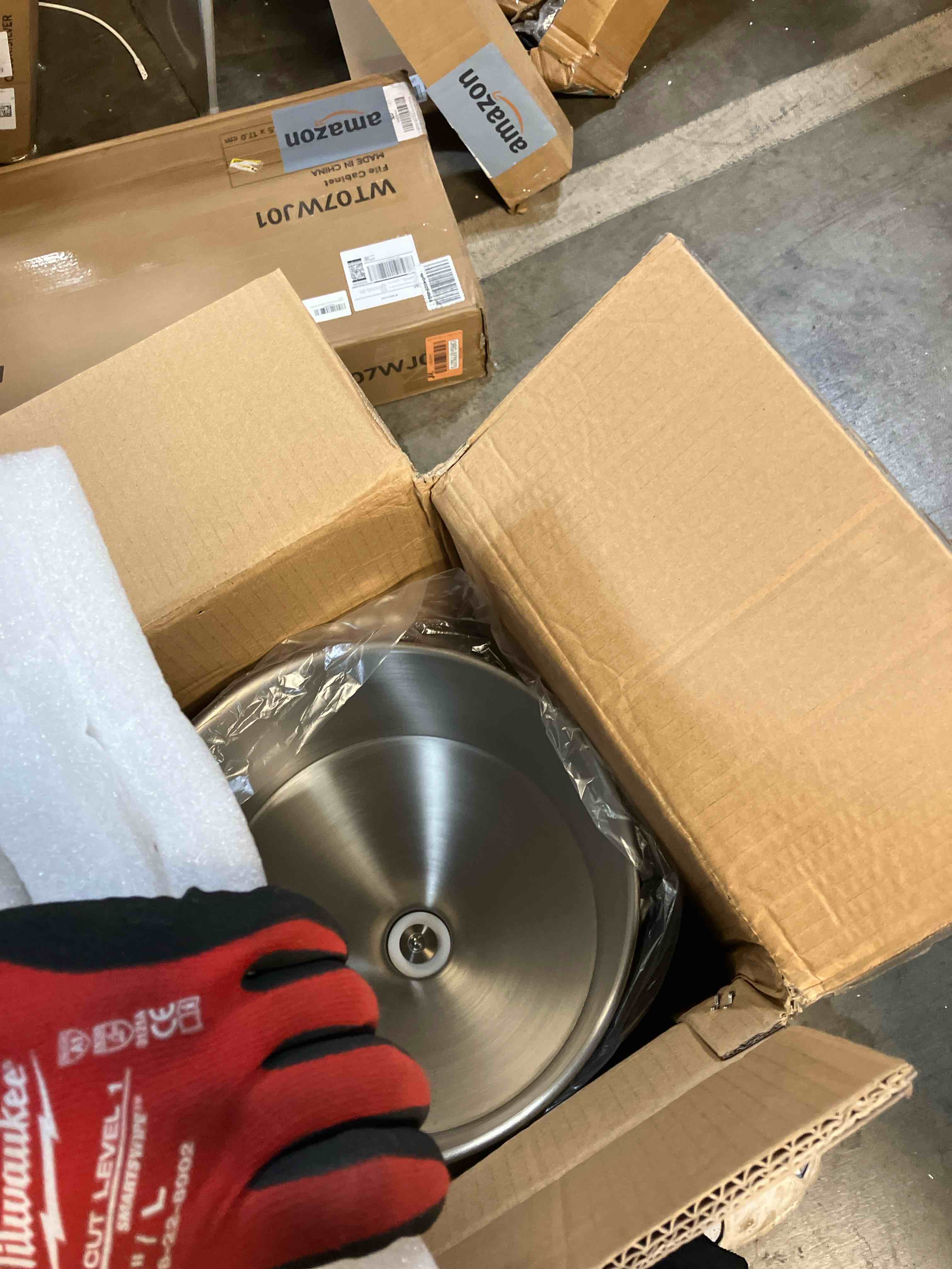 https://s3.amazonaws.com/lotting-images-prod/phillipi/RED6141588_1732225369103.jpeg