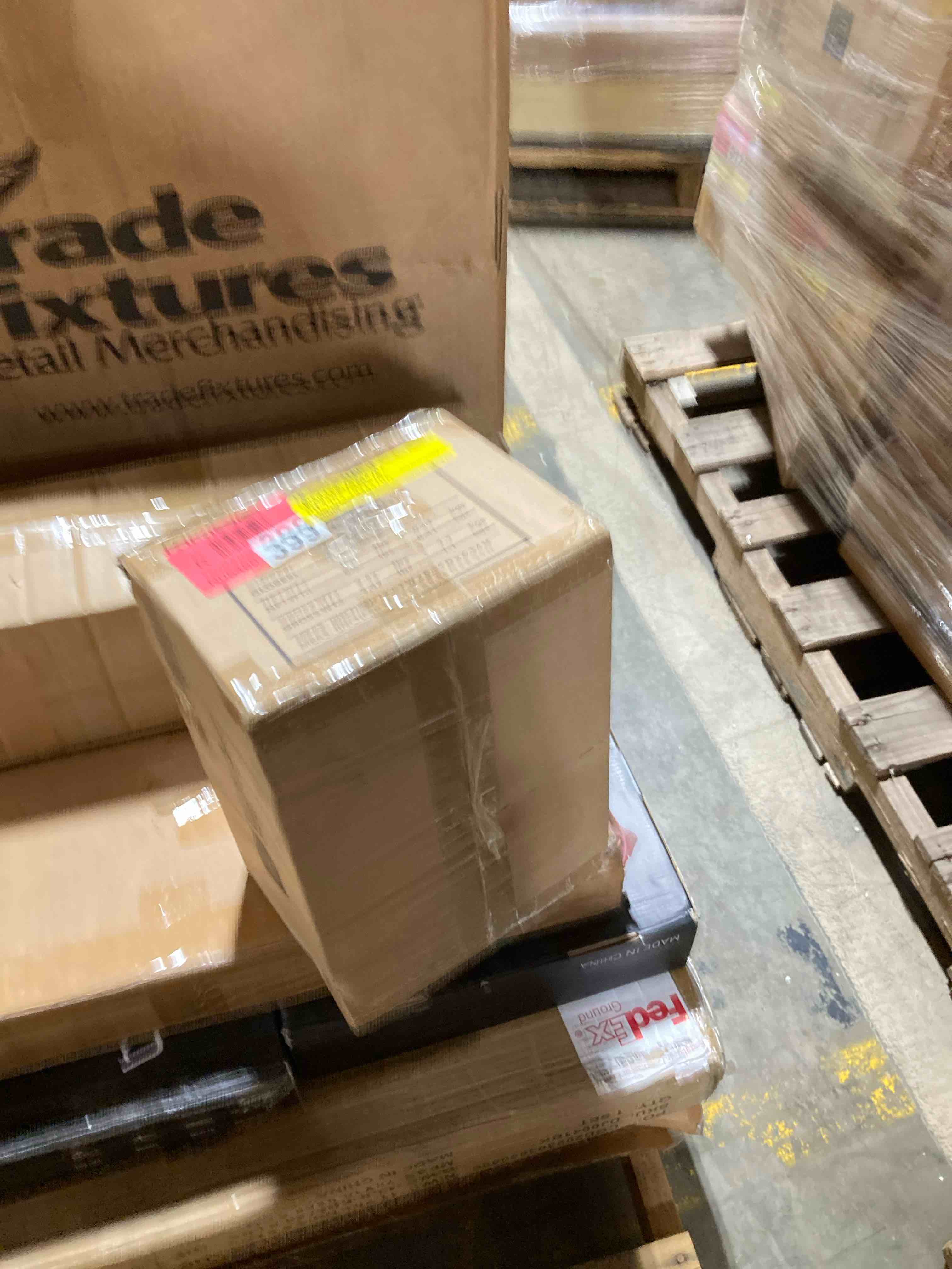 https://s3.amazonaws.com/lotting-images-prod/phillipi/RED6142639_1734391892314.jpeg