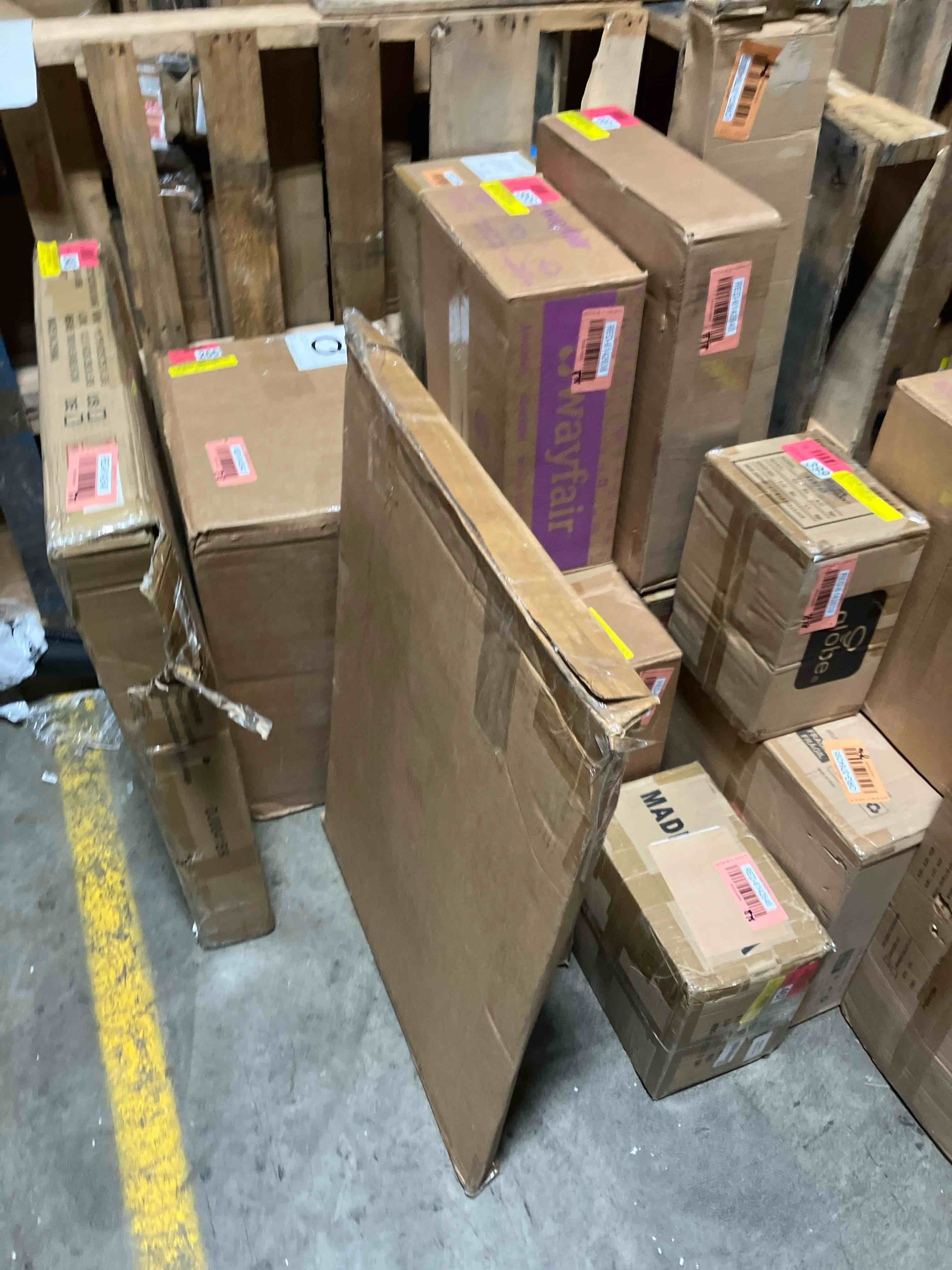 https://s3.amazonaws.com/lotting-images-prod/phillipi/RED6142649_1734392852117.jpeg