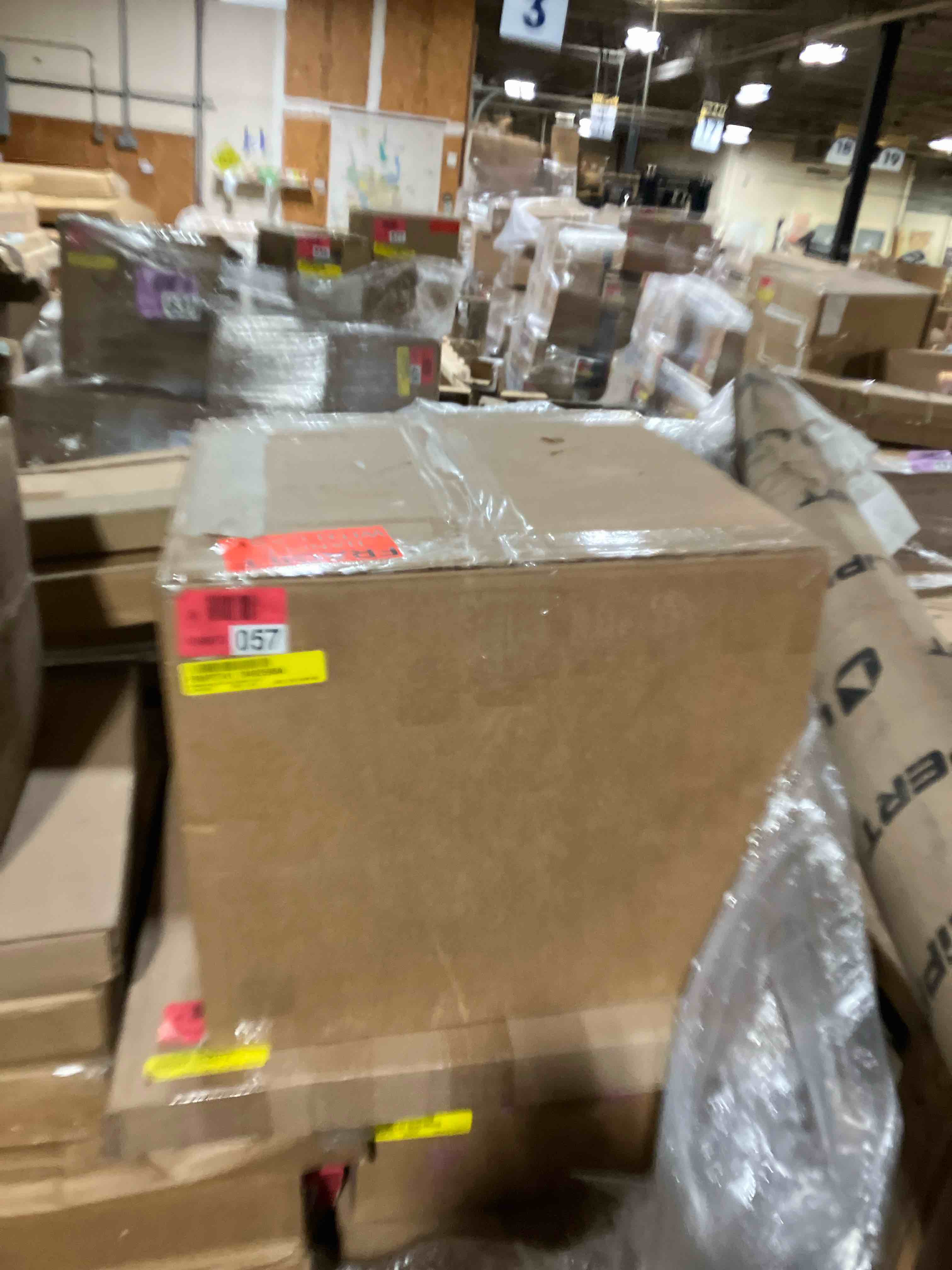 https://s3.amazonaws.com/lotting-images-prod/phillipi/RED6142657_1734393573117.jpeg