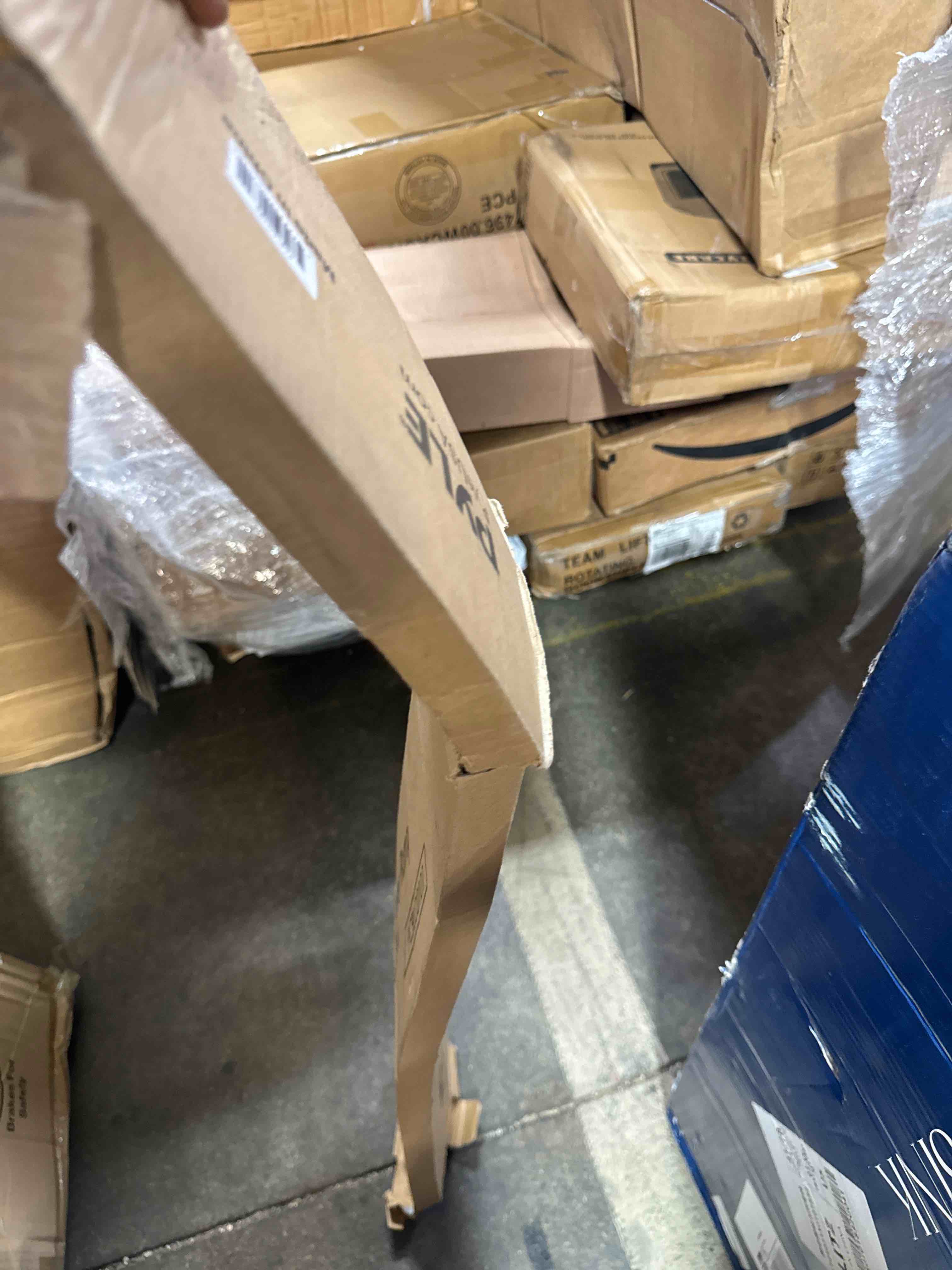 https://s3.amazonaws.com/lotting-images-prod/phillipi/RED6143399_1721055834452.jpeg