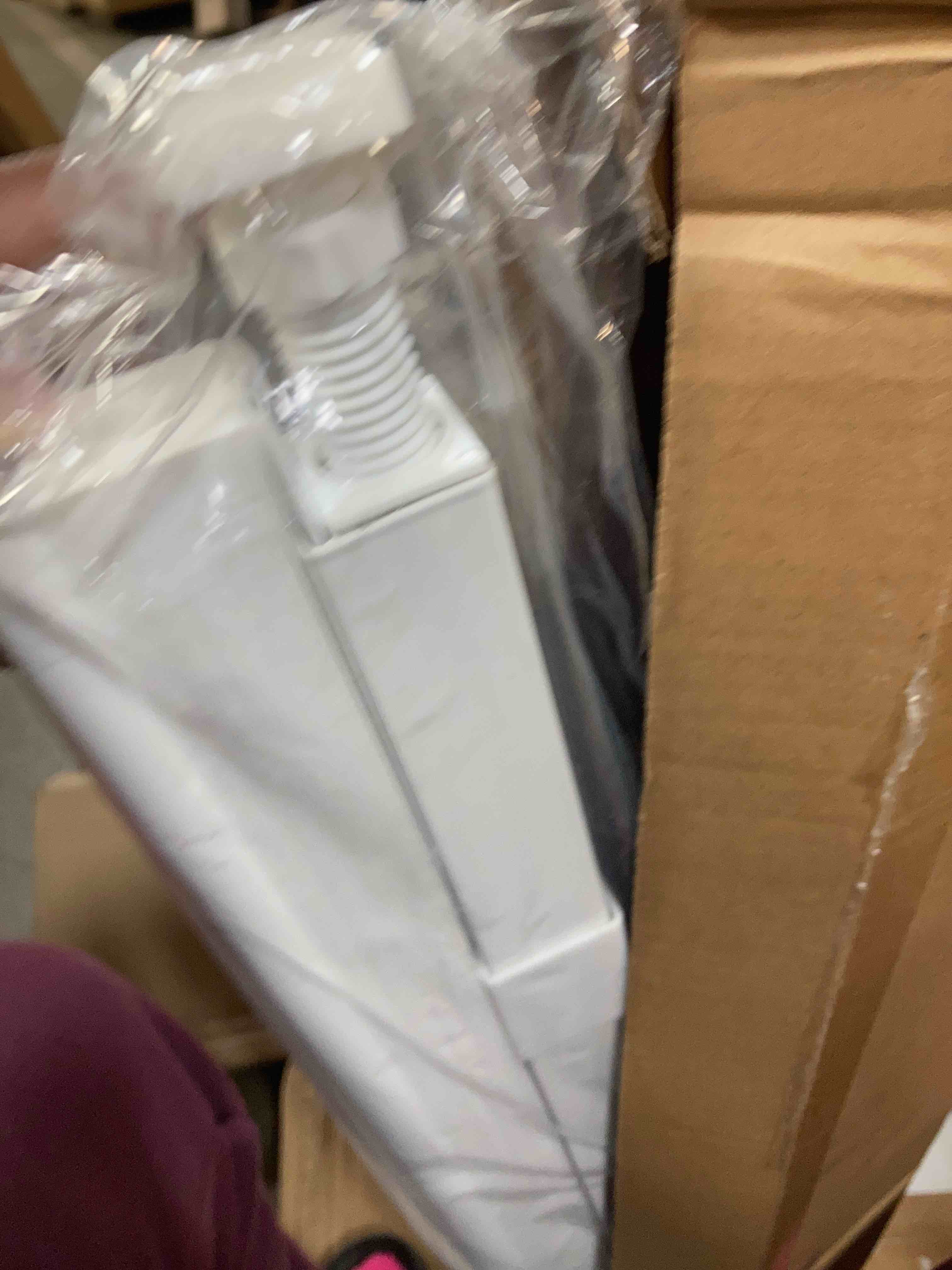 https://s3.amazonaws.com/lotting-images-prod/phillipi/RED6148642_1731429662904.jpeg