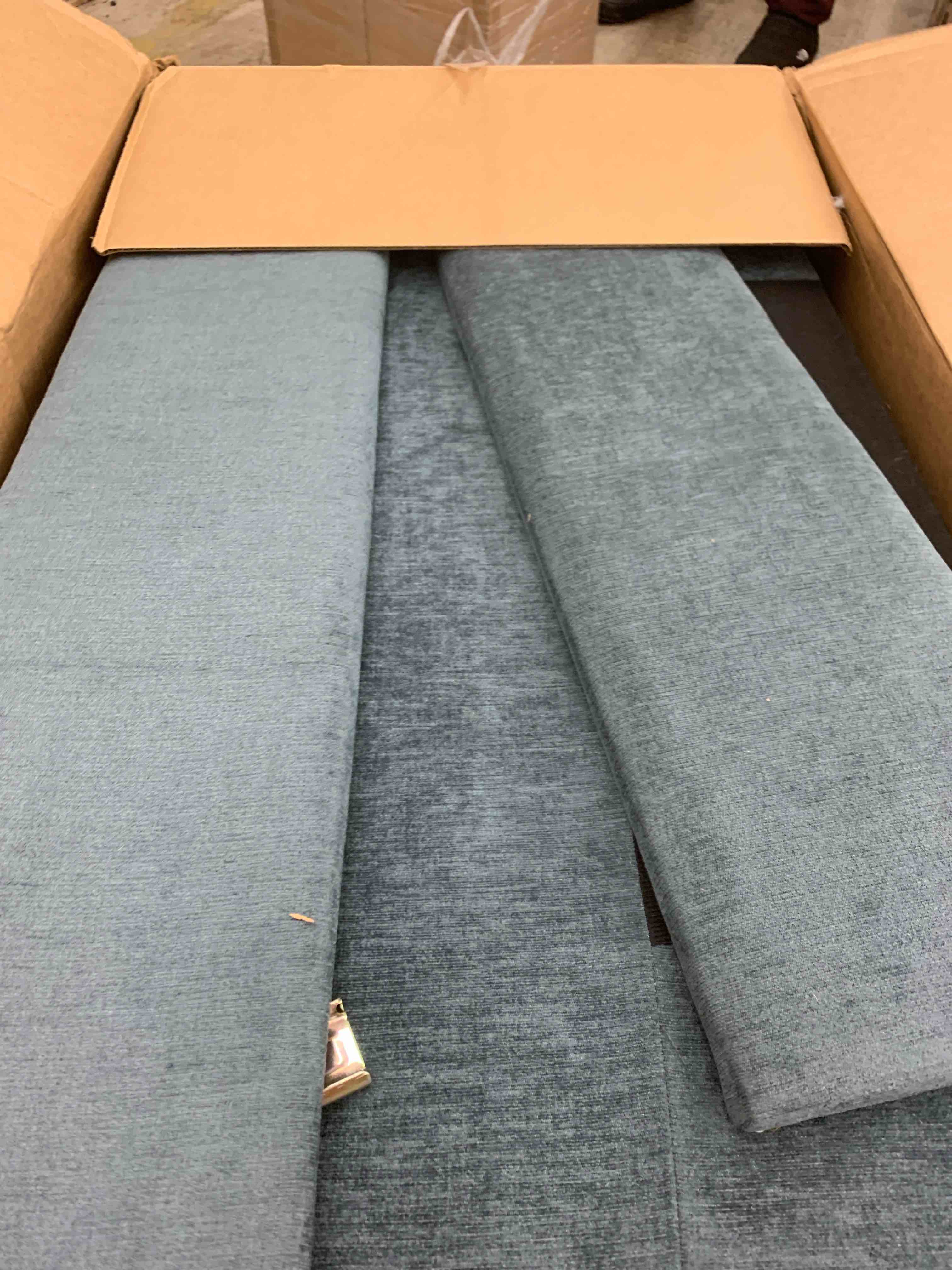 https://s3.amazonaws.com/lotting-images-prod/phillipi/RED6536614_1734369835890.jpeg