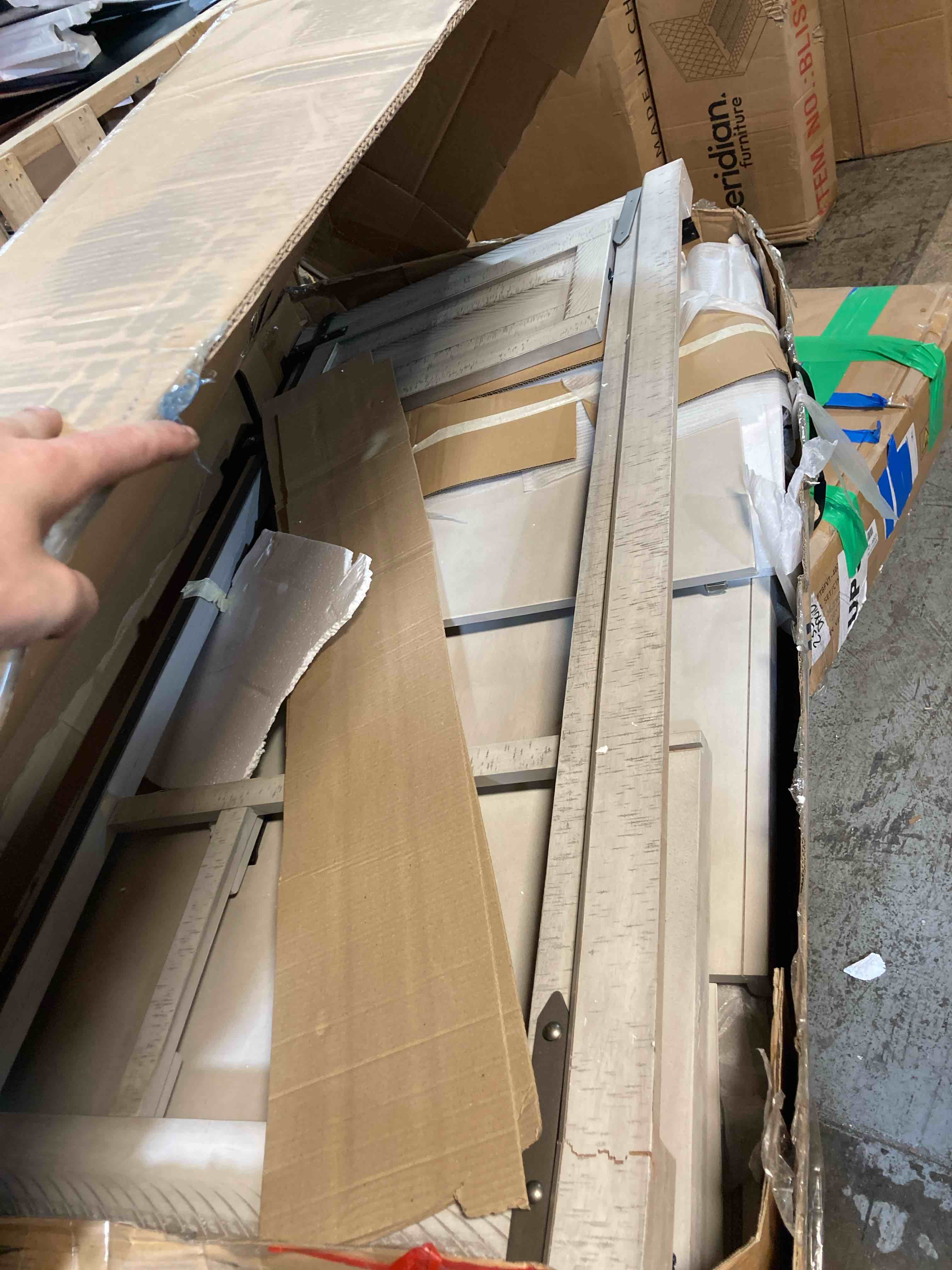 https://s3.amazonaws.com/lotting-images-prod/phillipi/RED6537719_1728933547391.jpeg