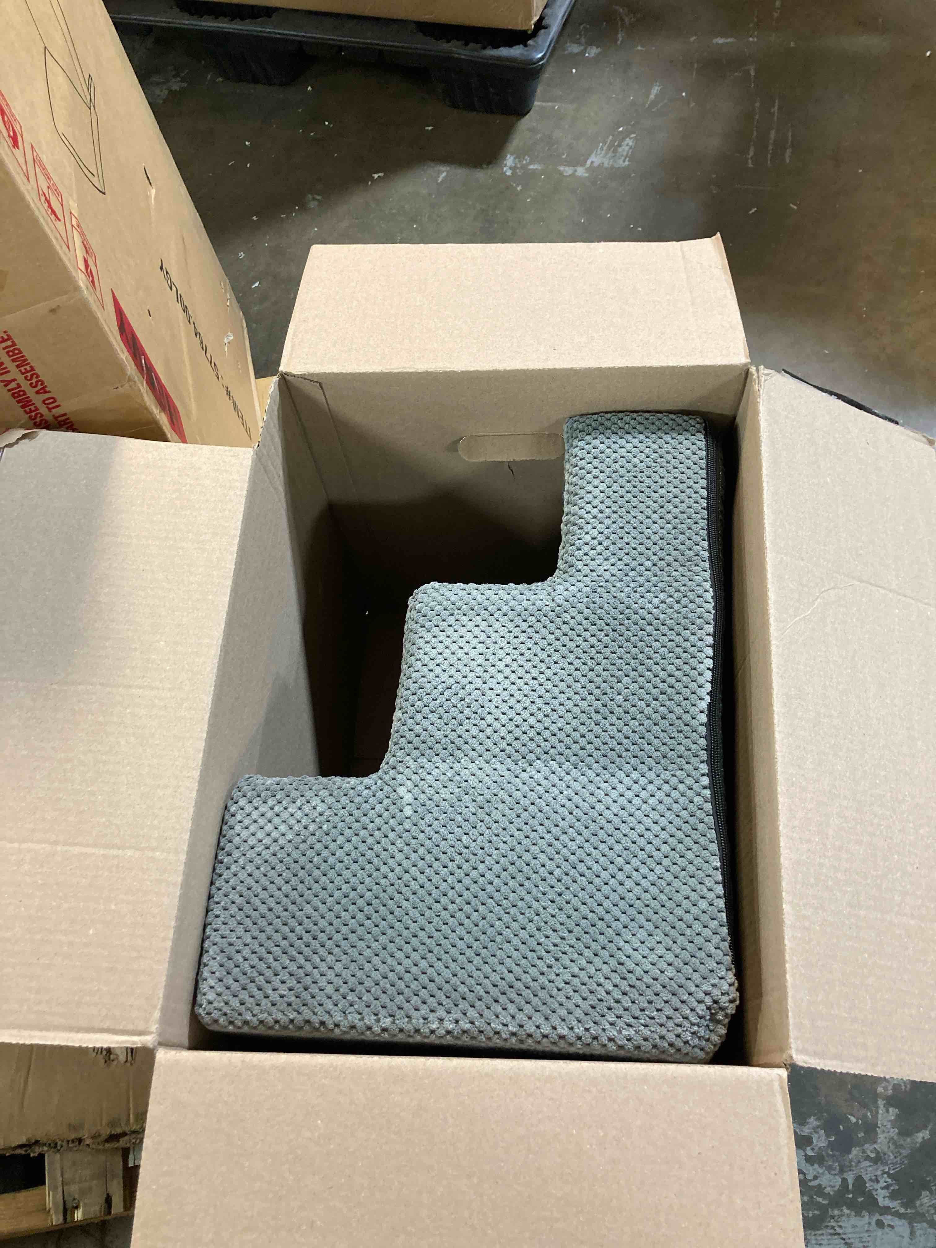 https://s3.amazonaws.com/lotting-images-prod/phillipi/RED6537729_1728936556305.jpeg