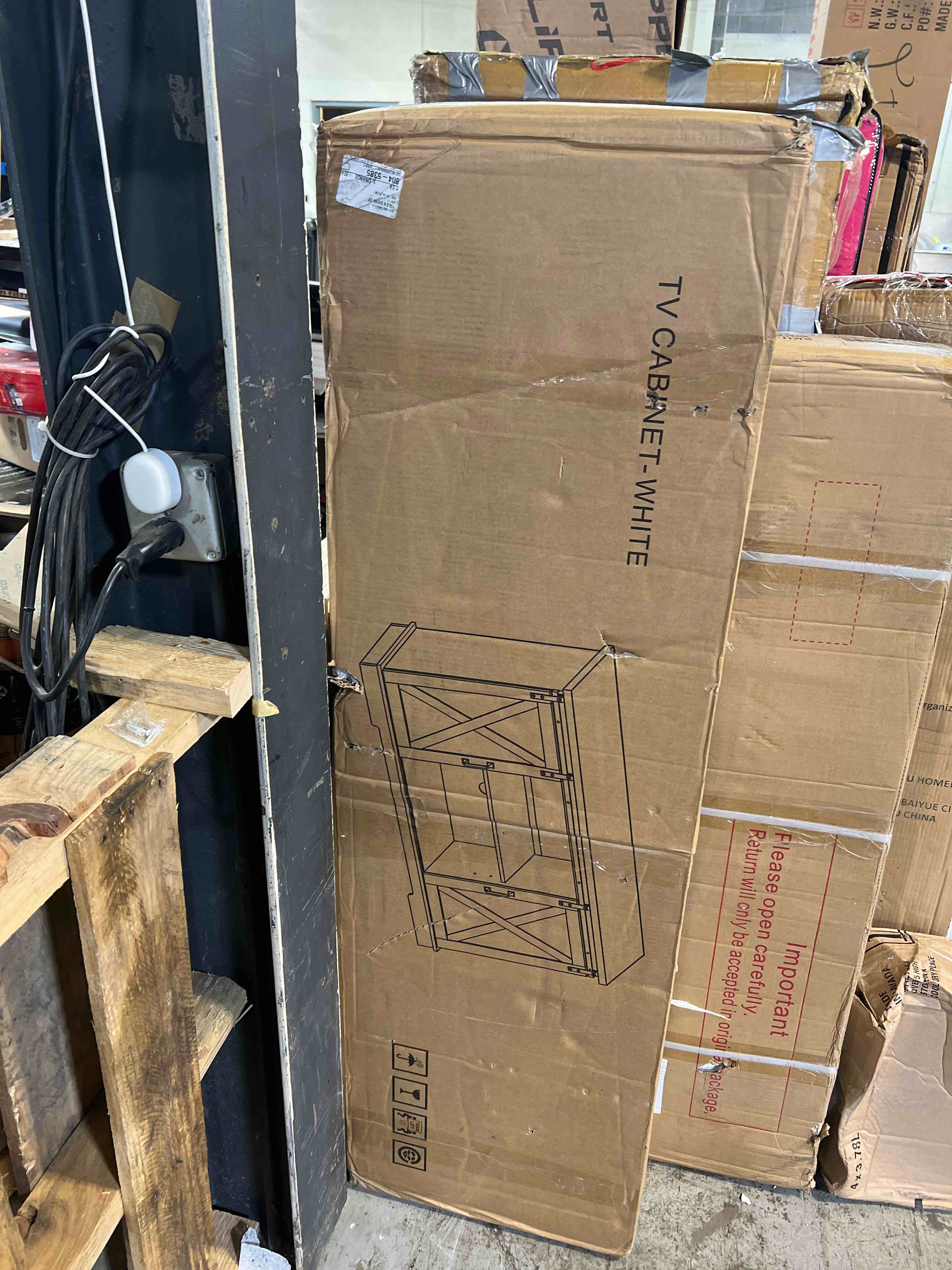 https://s3.amazonaws.com/lotting-images-prod/phillipi/RED6537737_1728938202679.jpeg