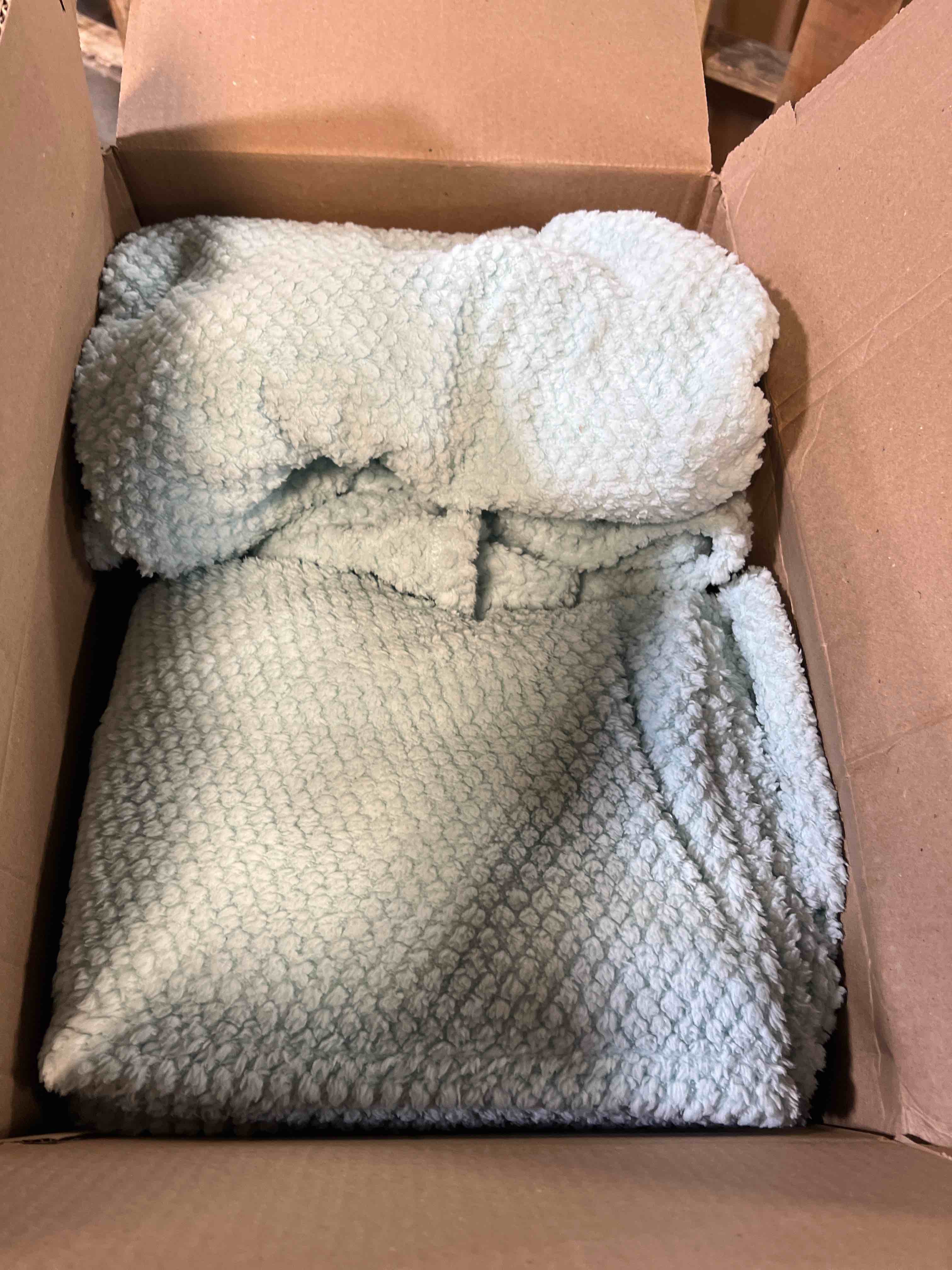 https://s3.amazonaws.com/lotting-images-prod/phillipi/RED6537749_1728940056524.jpeg