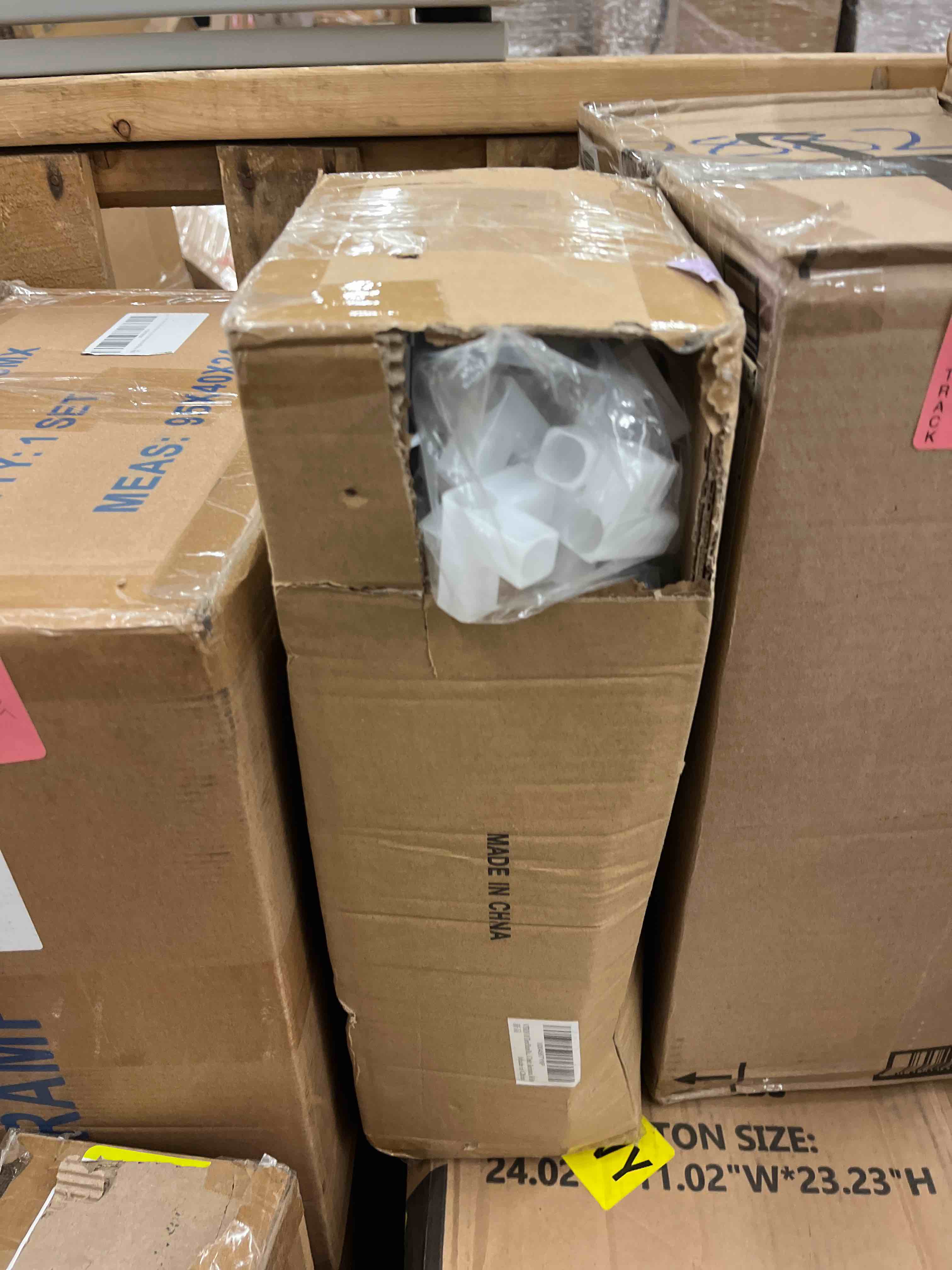 https://s3.amazonaws.com/lotting-images-prod/phillipi/RED6788006_1742252720206.jpeg