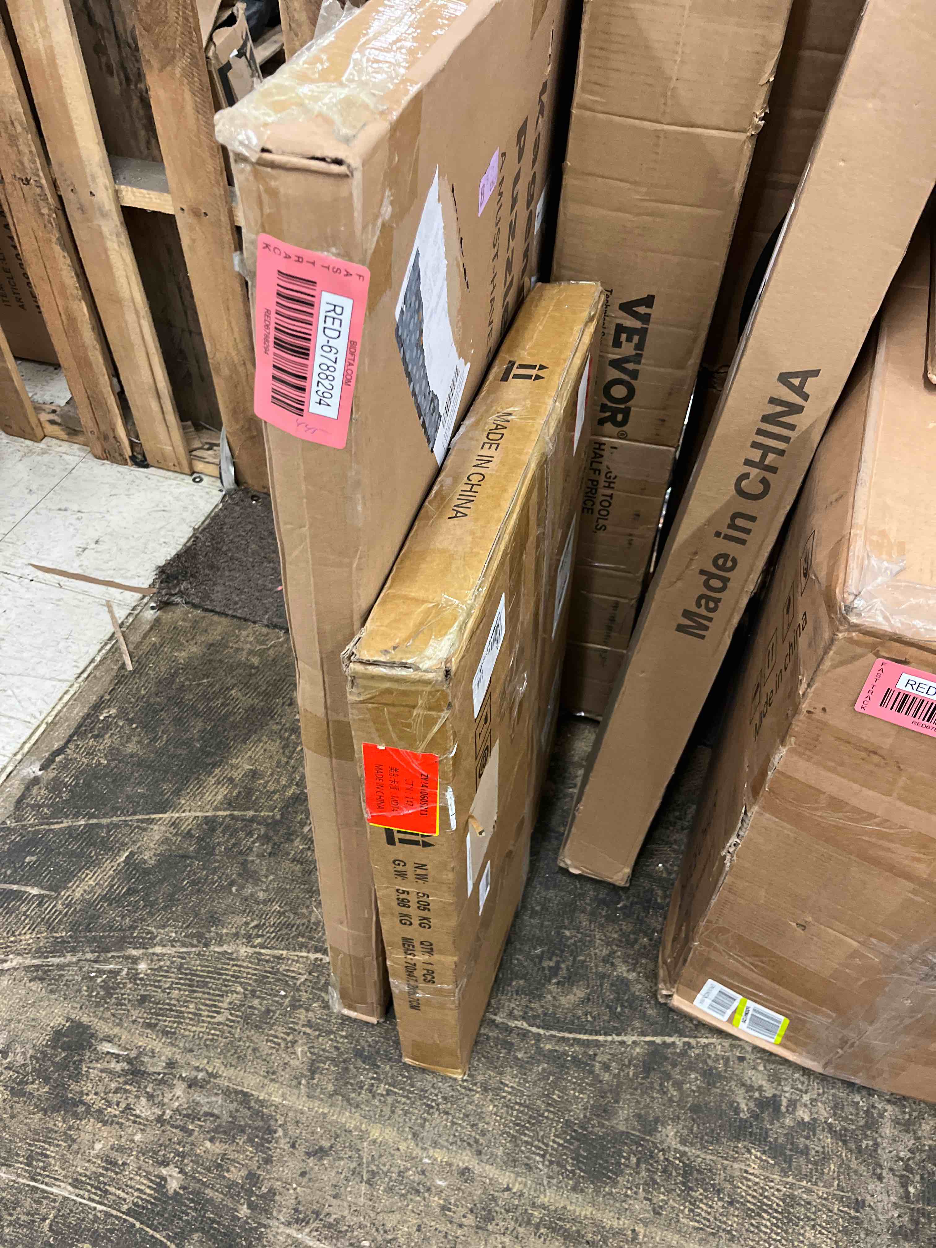 https://s3.amazonaws.com/lotting-images-prod/phillipi/RED6788293_1742474784957.jpeg