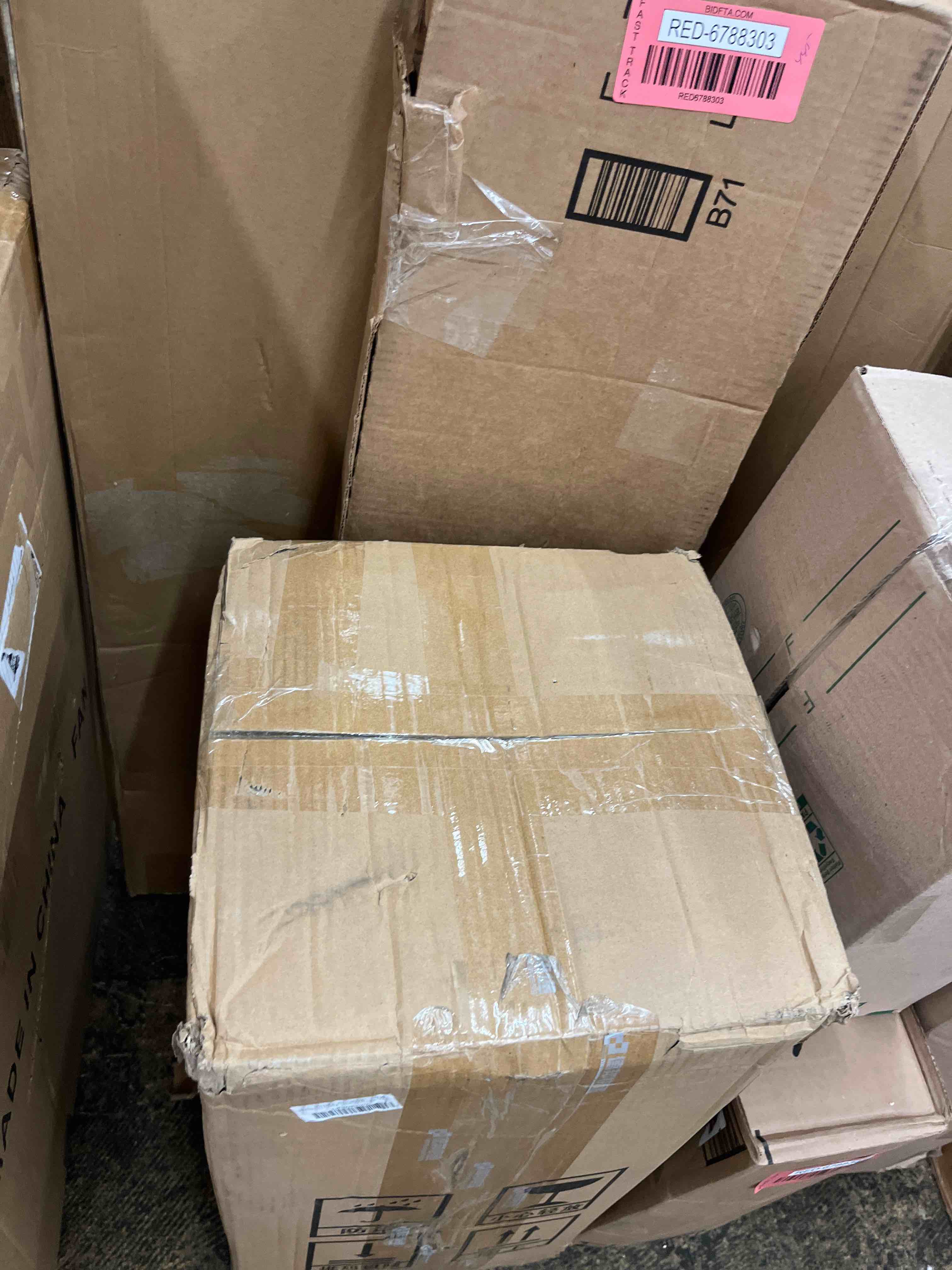 https://s3.amazonaws.com/lotting-images-prod/phillipi/RED6788302_1742474015552.jpeg