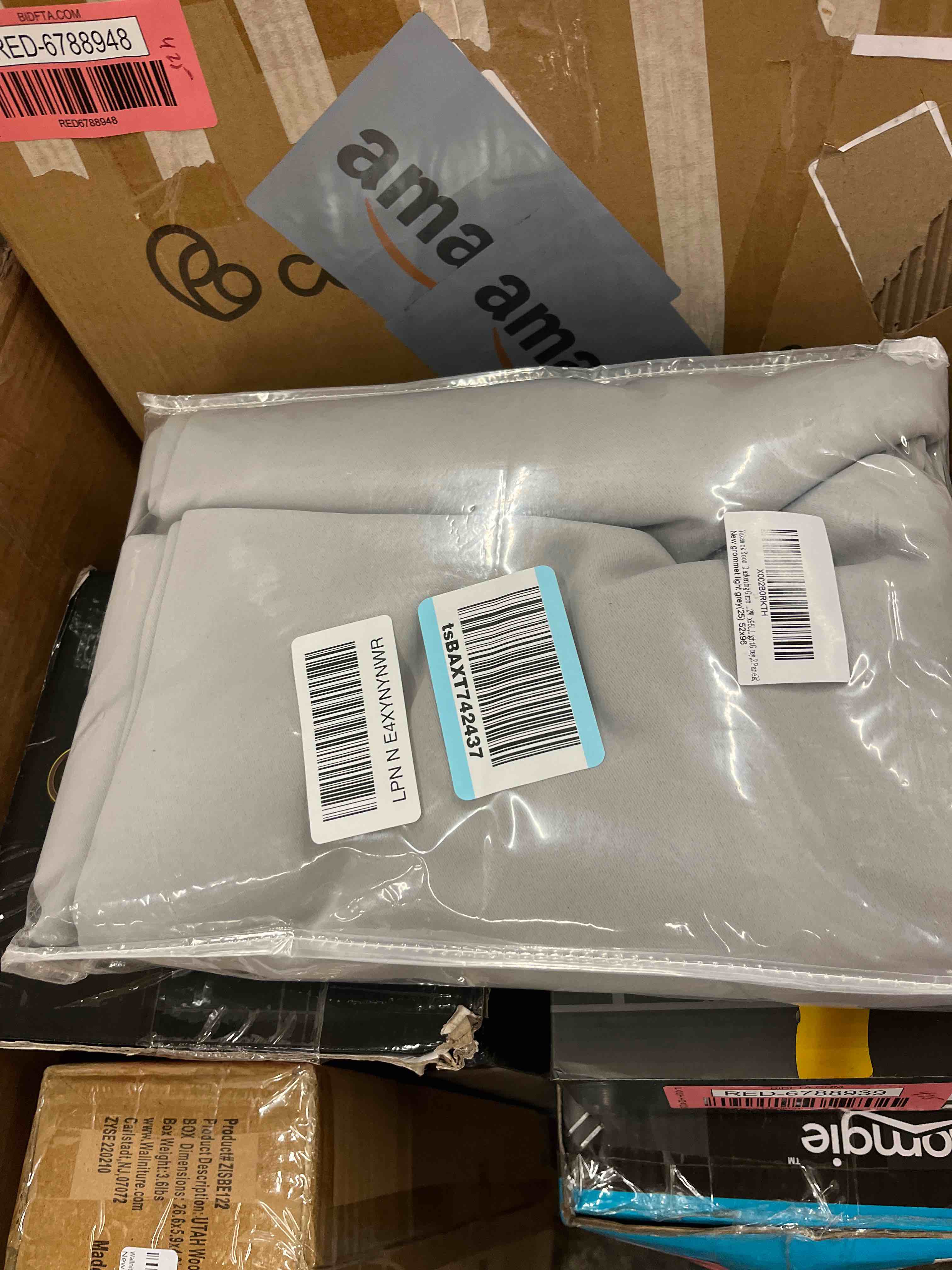 https://s3.amazonaws.com/lotting-images-prod/phillipi/RED6788984_1743068744451.jpeg
