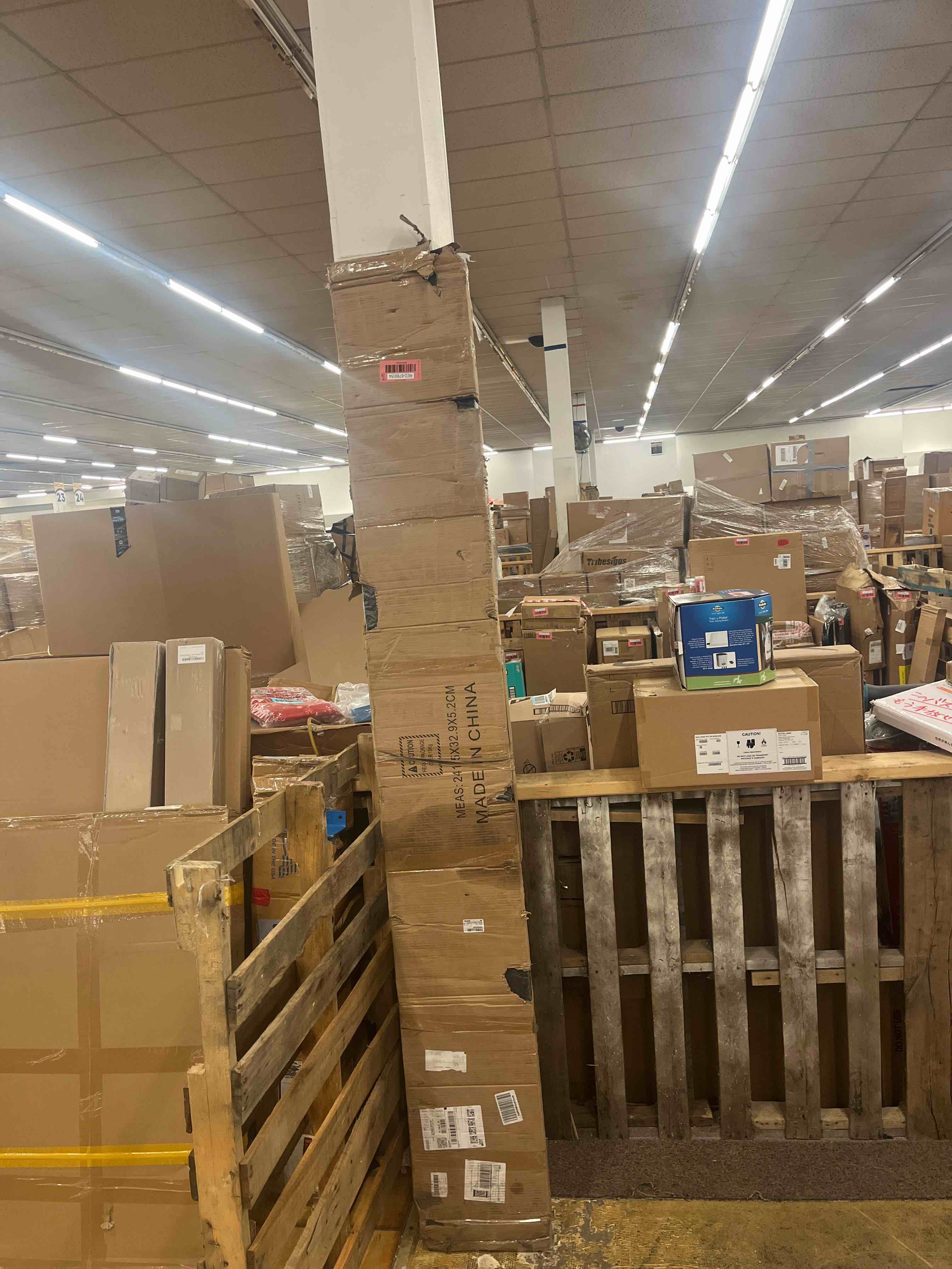 https://s3.amazonaws.com/lotting-images-prod/phillipi/RED6789354_1743542577359.jpeg