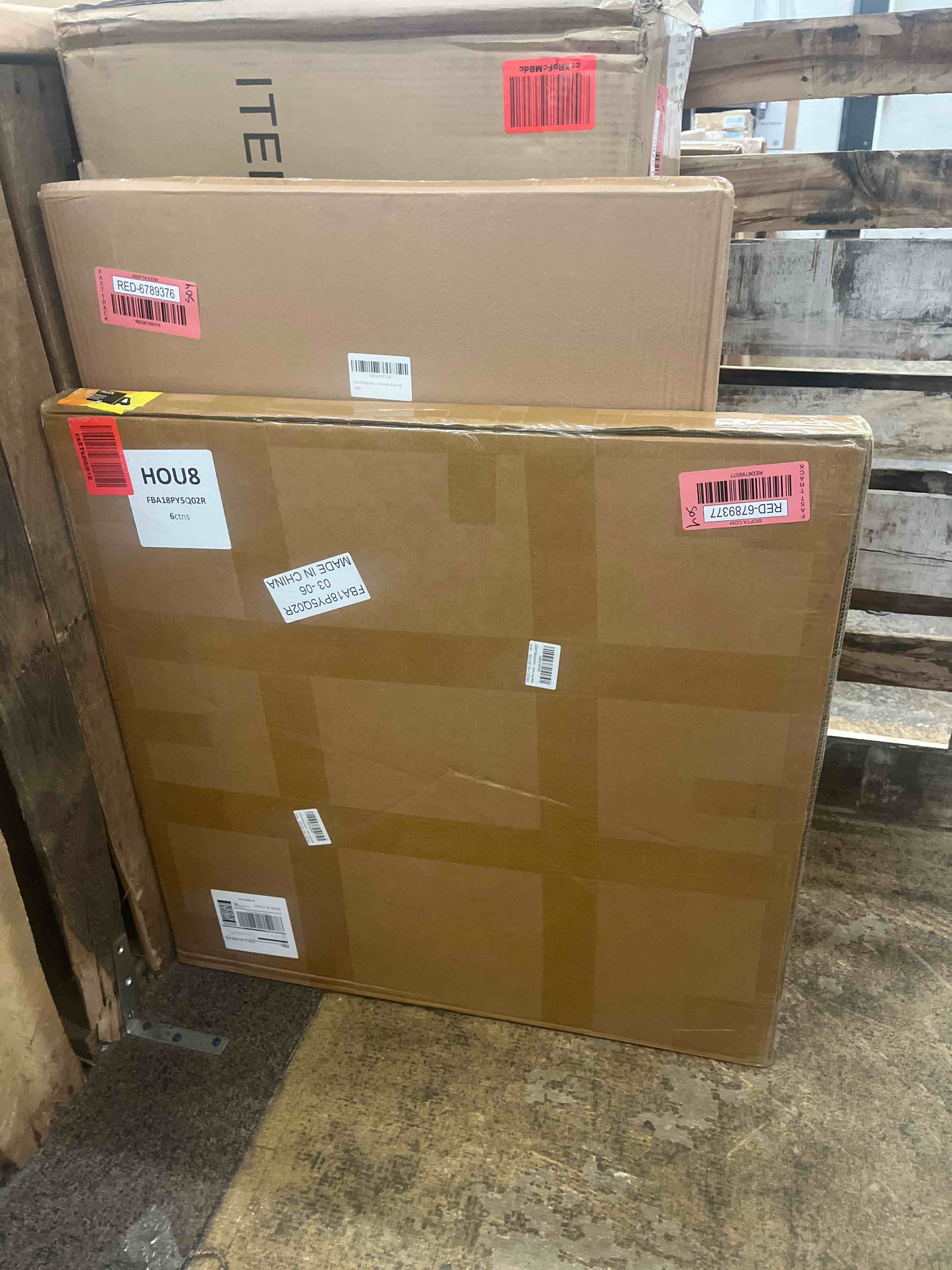 https://s3.amazonaws.com/lotting-images-prod/phillipi/RED6789377_1743540098144.jpeg