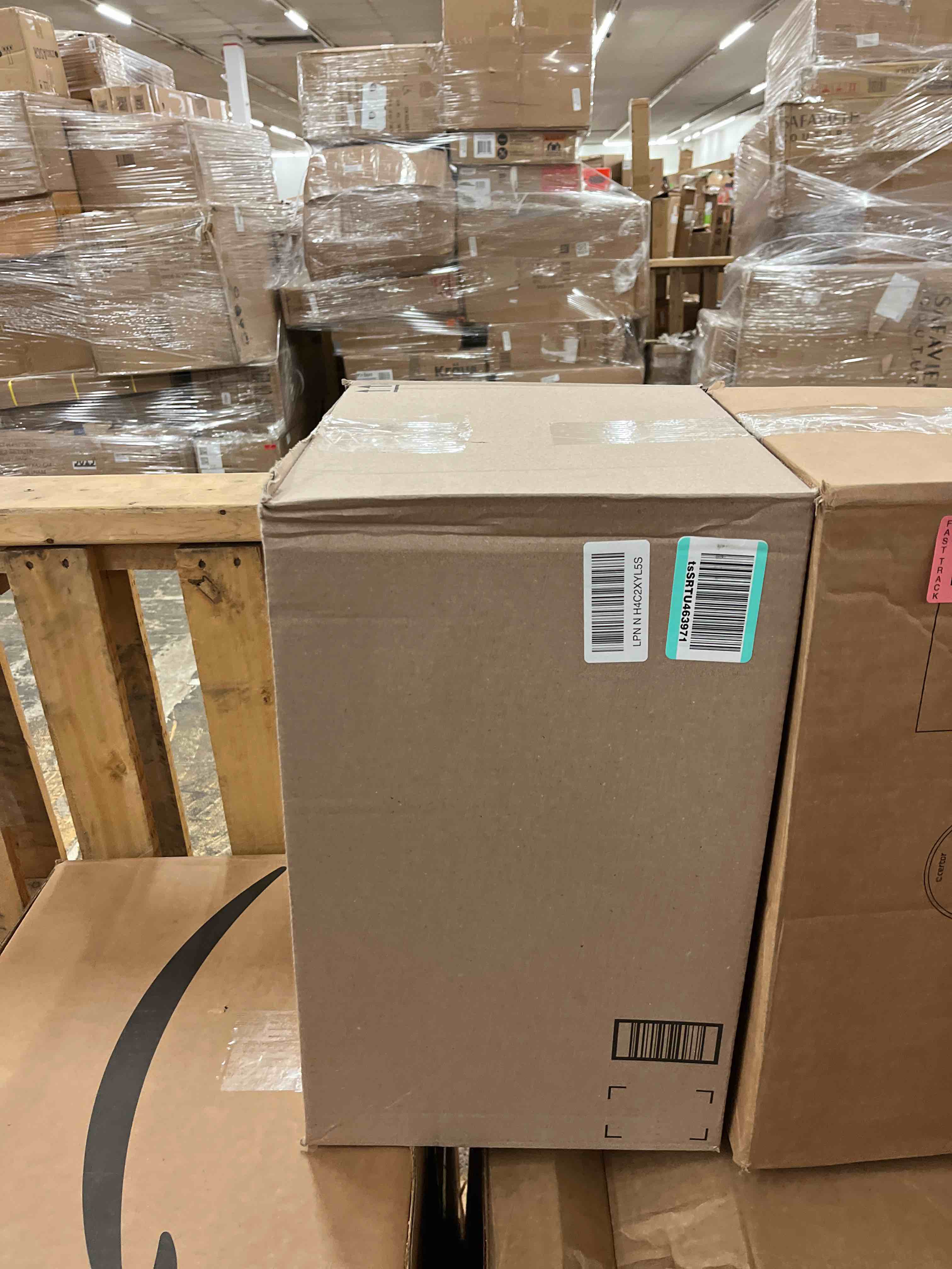 https://s3.amazonaws.com/lotting-images-prod/phillipi/RED6789714_1740442913288.jpeg