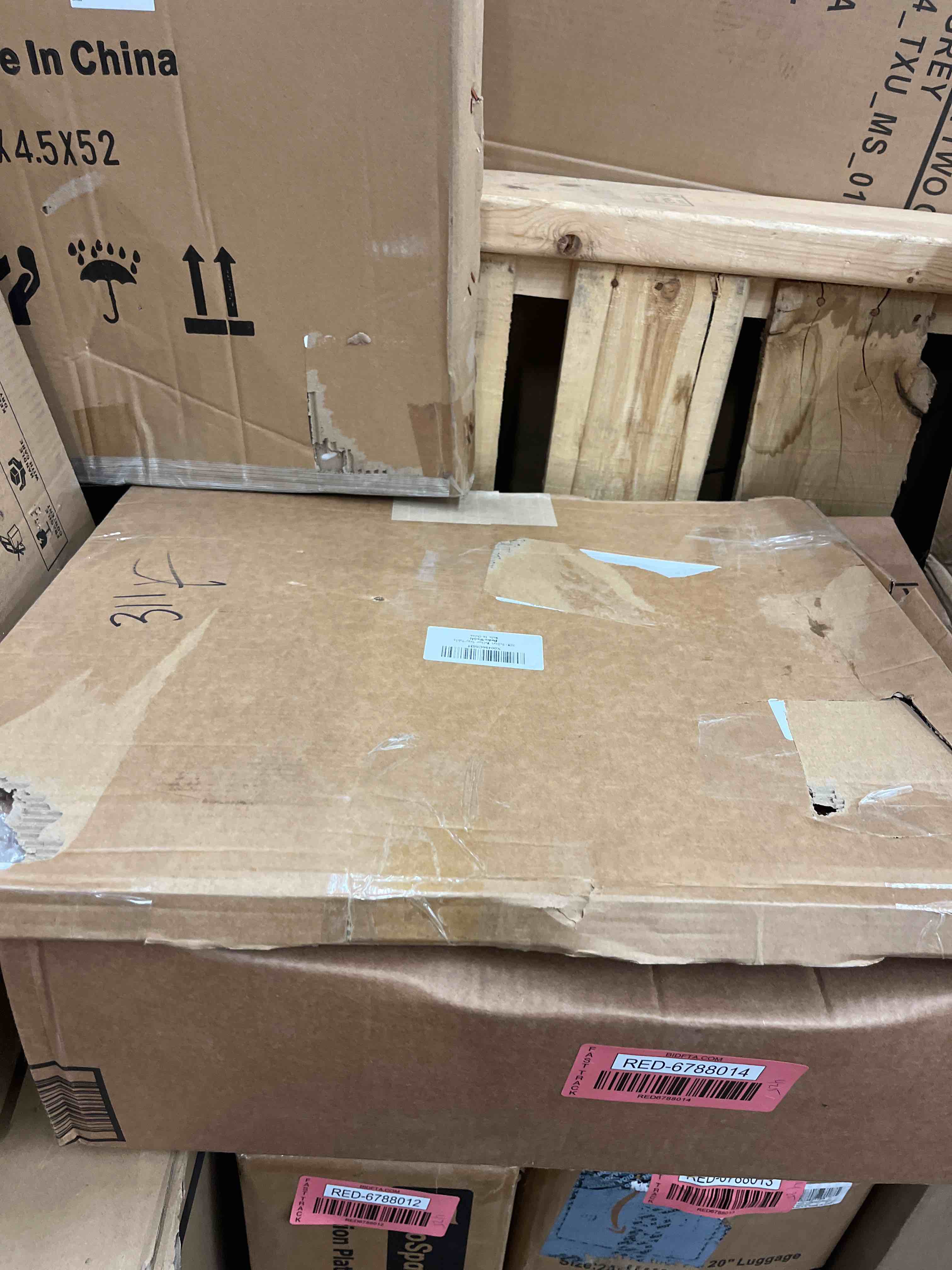 https://s3.amazonaws.com/lotting-images-prod/phillipi/RED6789770_1742253070335.jpeg