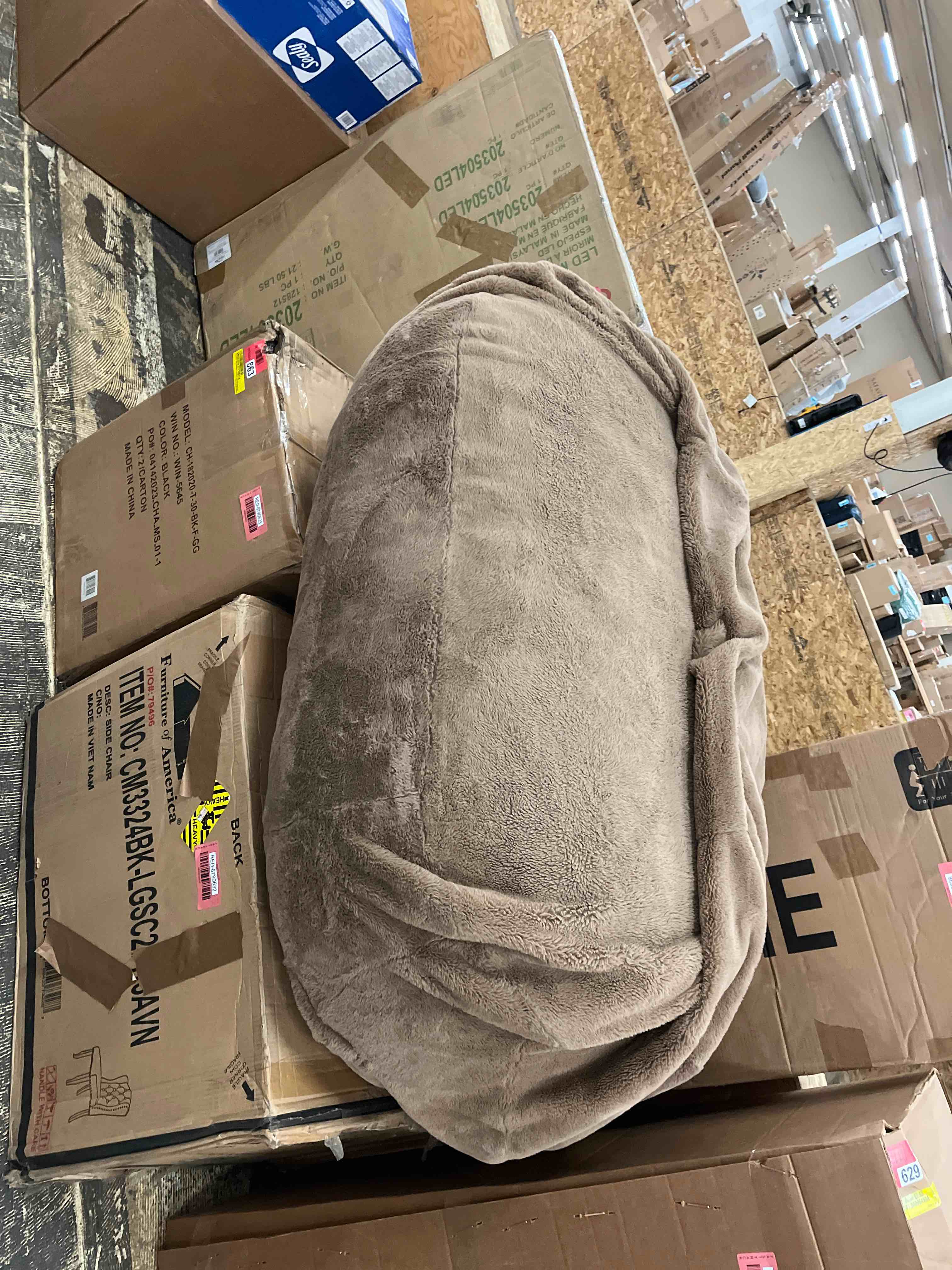 https://s3.amazonaws.com/lotting-images-prod/phillipi/RED6790630_1741300556253.jpeg