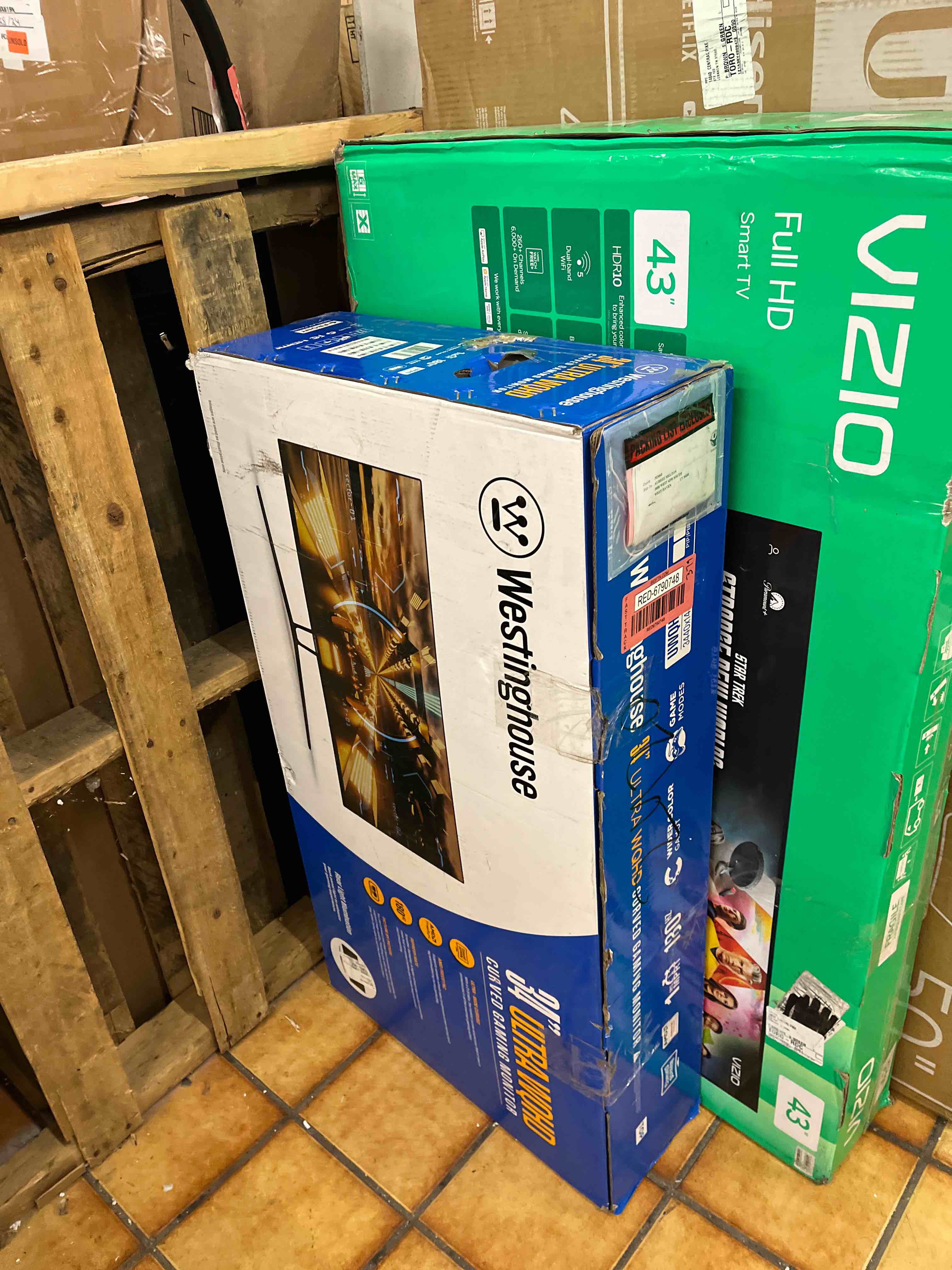 https://s3.amazonaws.com/lotting-images-prod/phillipi/RED6790748_1741363060190.jpeg