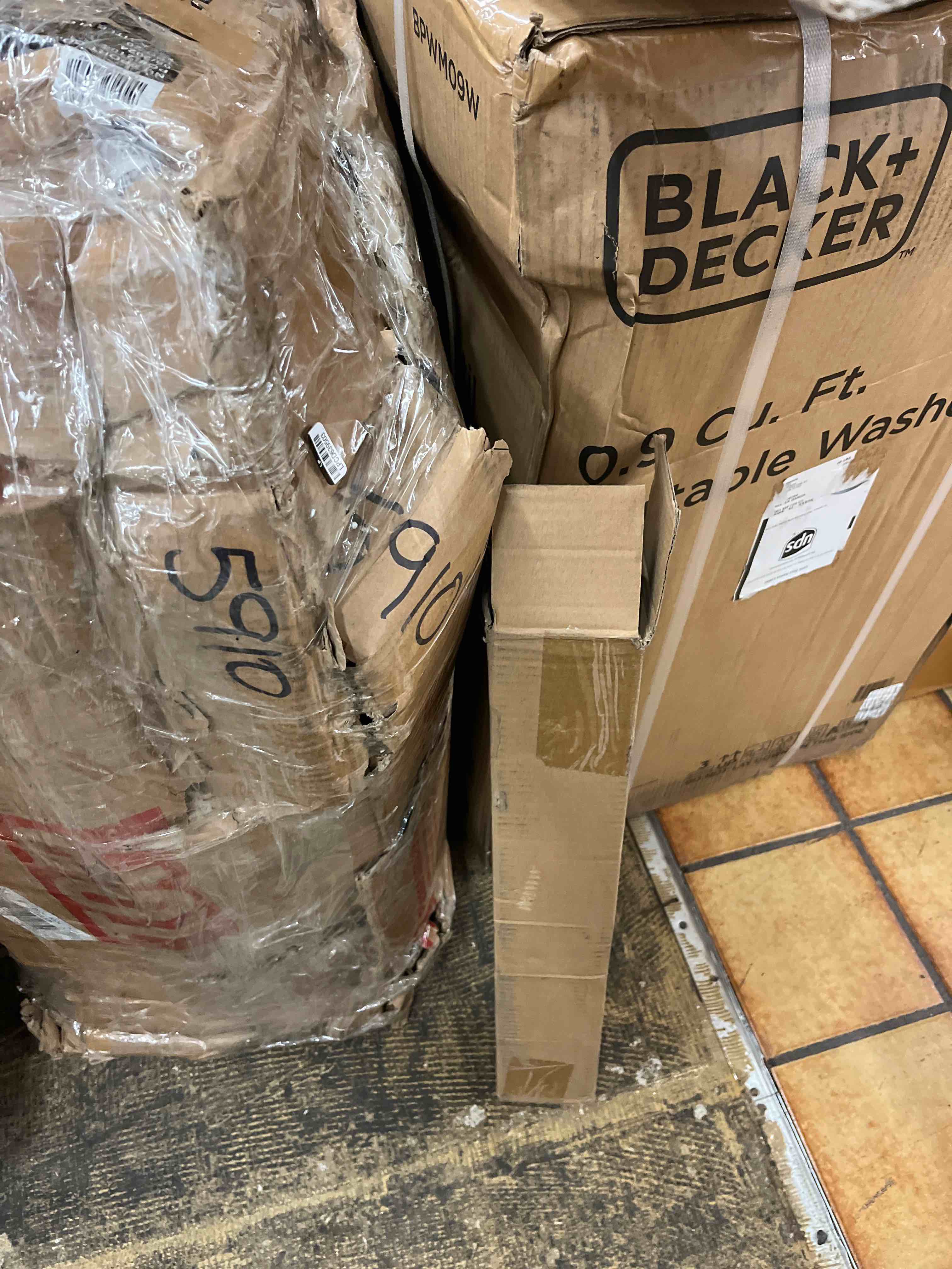 https://s3.amazonaws.com/lotting-images-prod/phillipi/RED6790802_1741364577430.jpeg