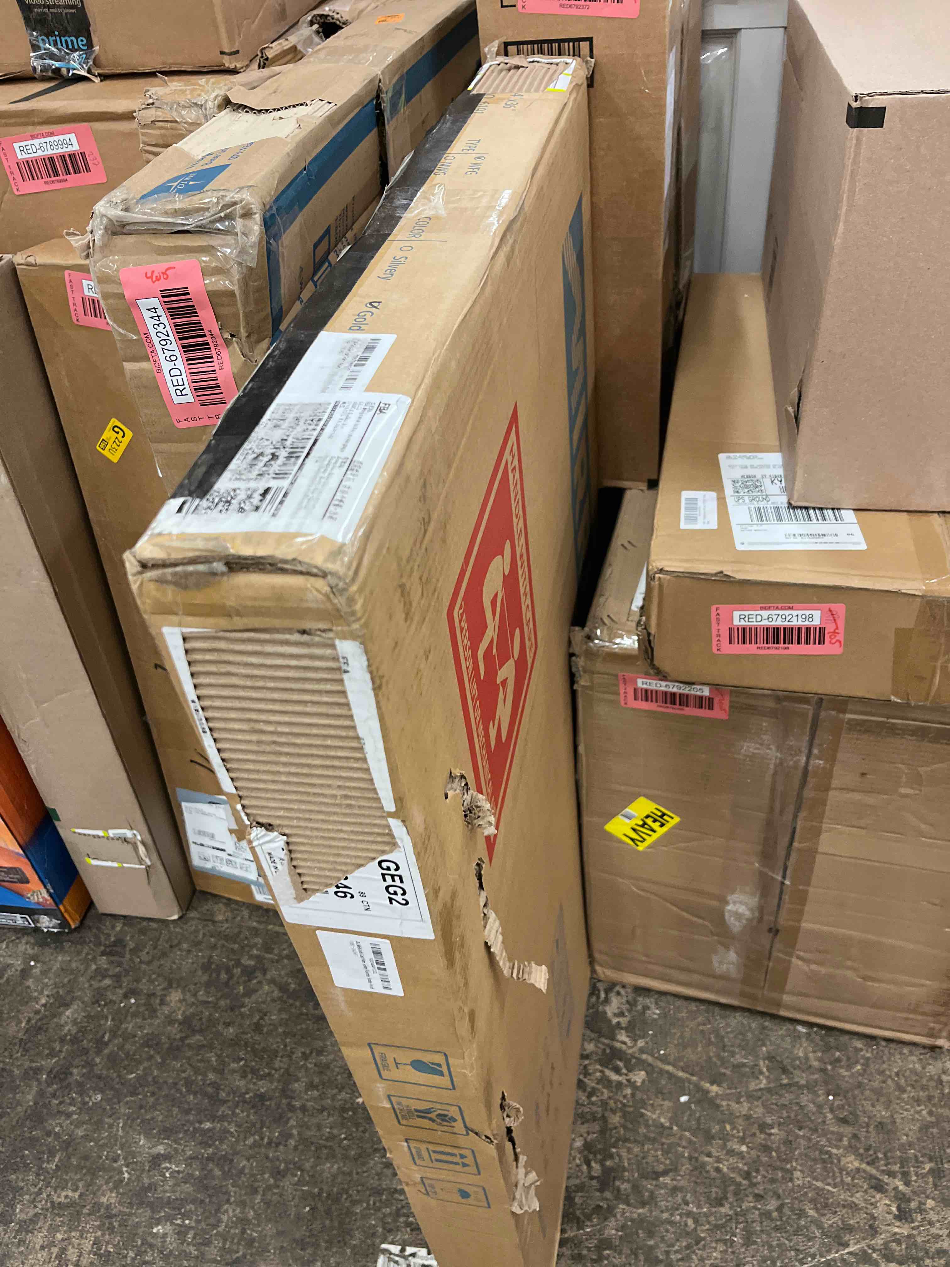 https://s3.amazonaws.com/lotting-images-prod/phillipi/RED6792333_1741880504038.jpeg