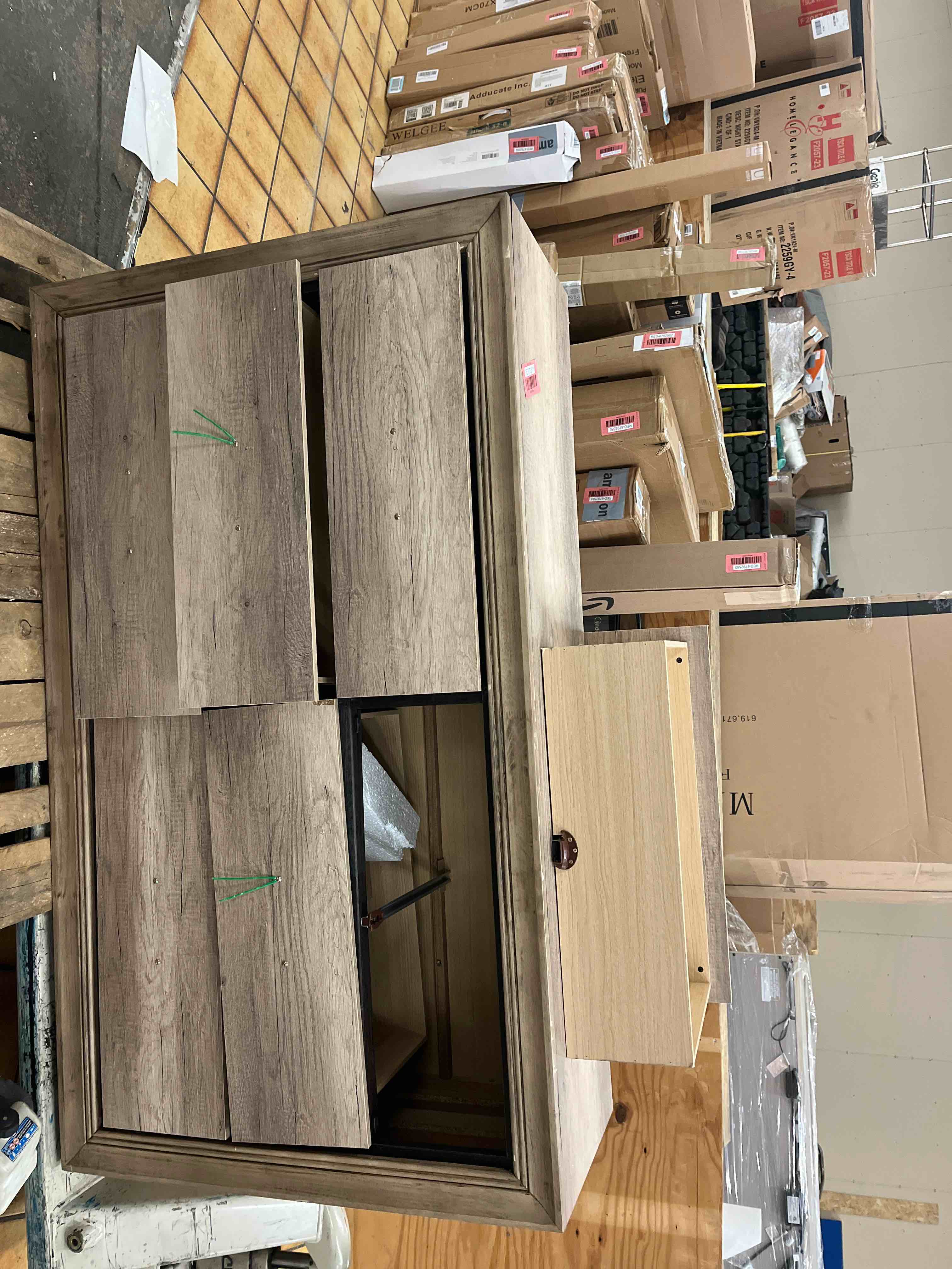 https://s3.amazonaws.com/lotting-images-prod/phillipi/RED6792618_1739333977976.jpeg