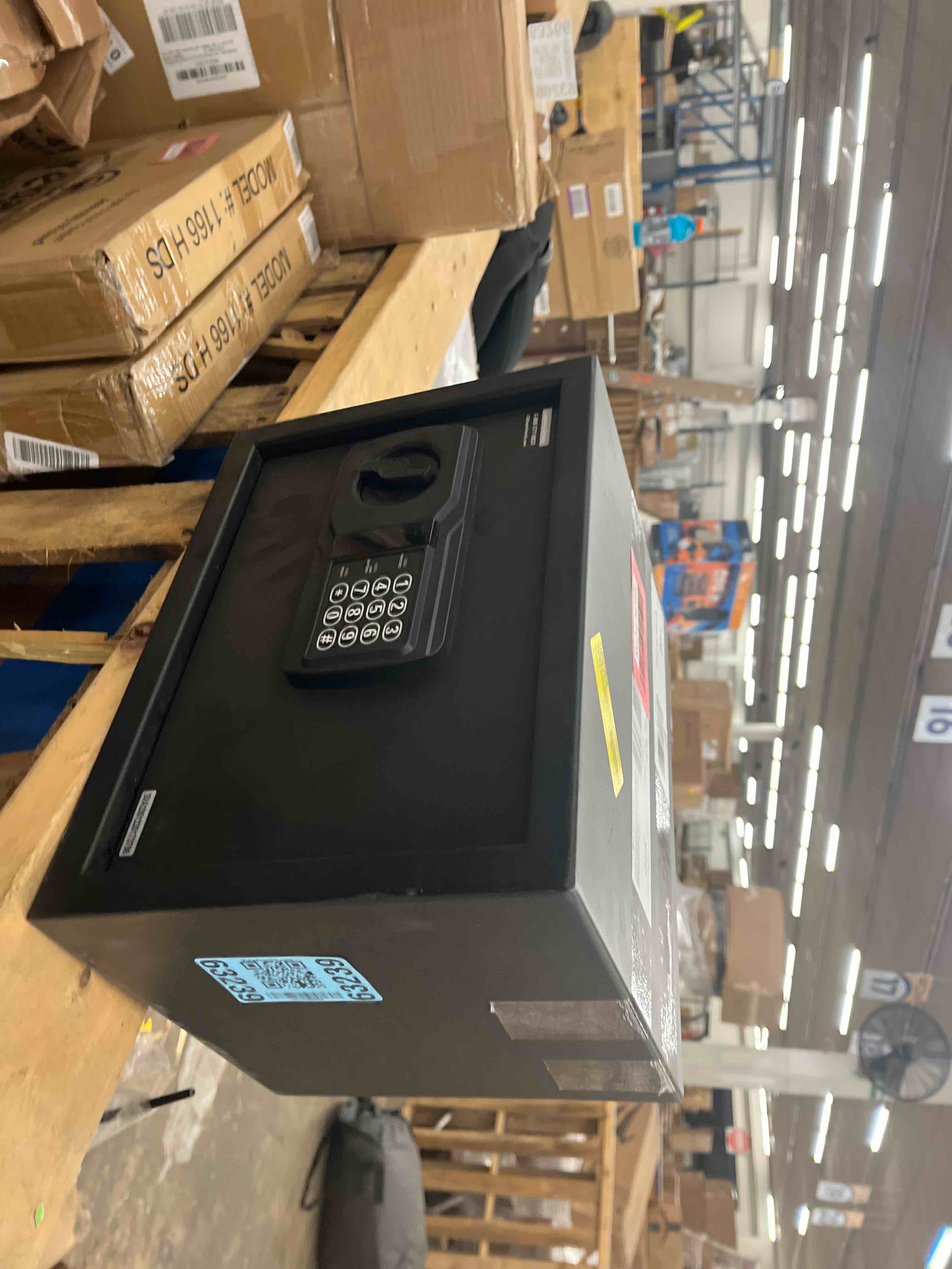 https://s3.amazonaws.com/lotting-images-prod/phillipi/RED6792899_1739982681657.jpeg