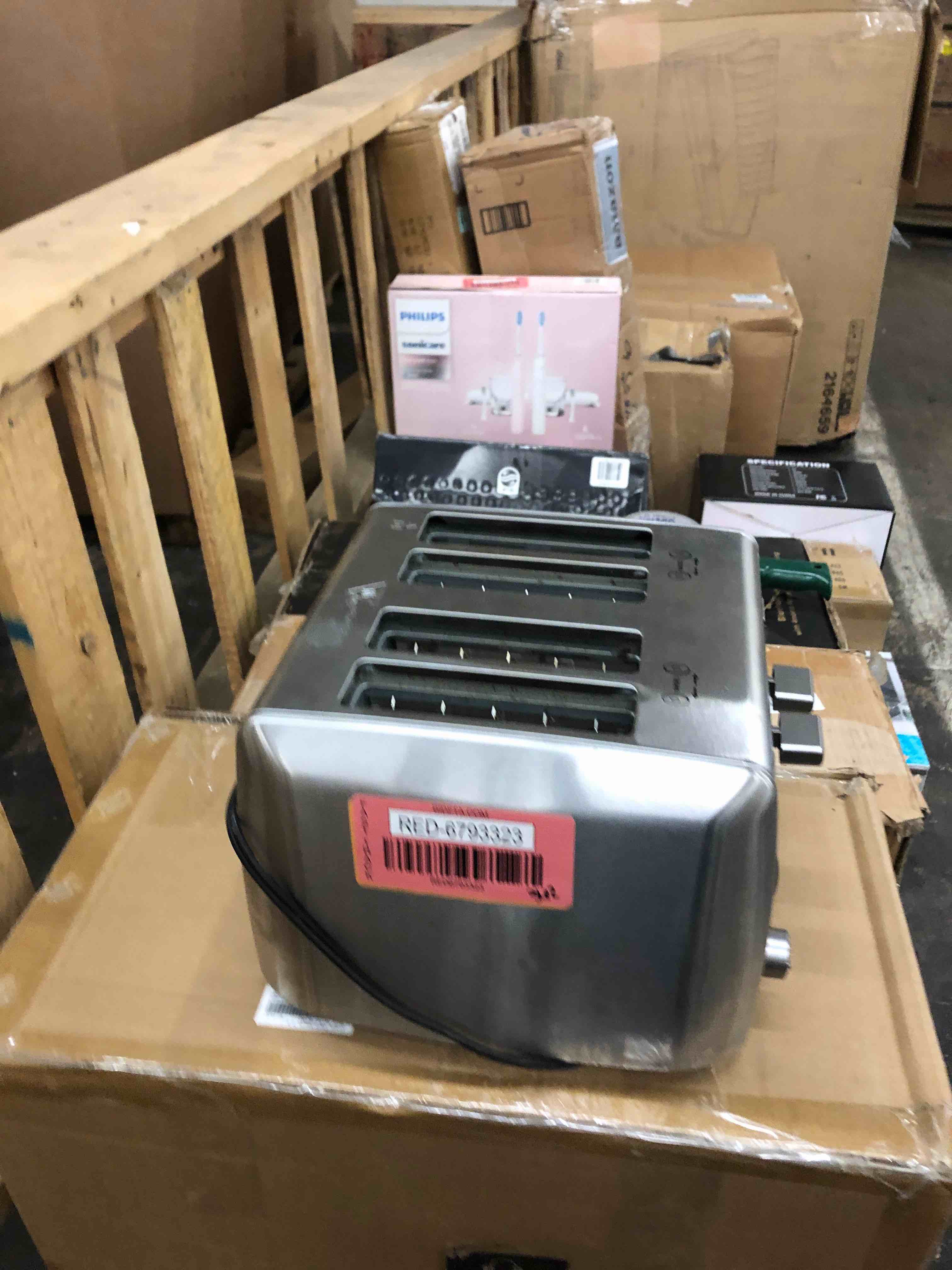 https://s3.amazonaws.com/lotting-images-prod/phillipi/RED6793323_1741104447433.jpeg