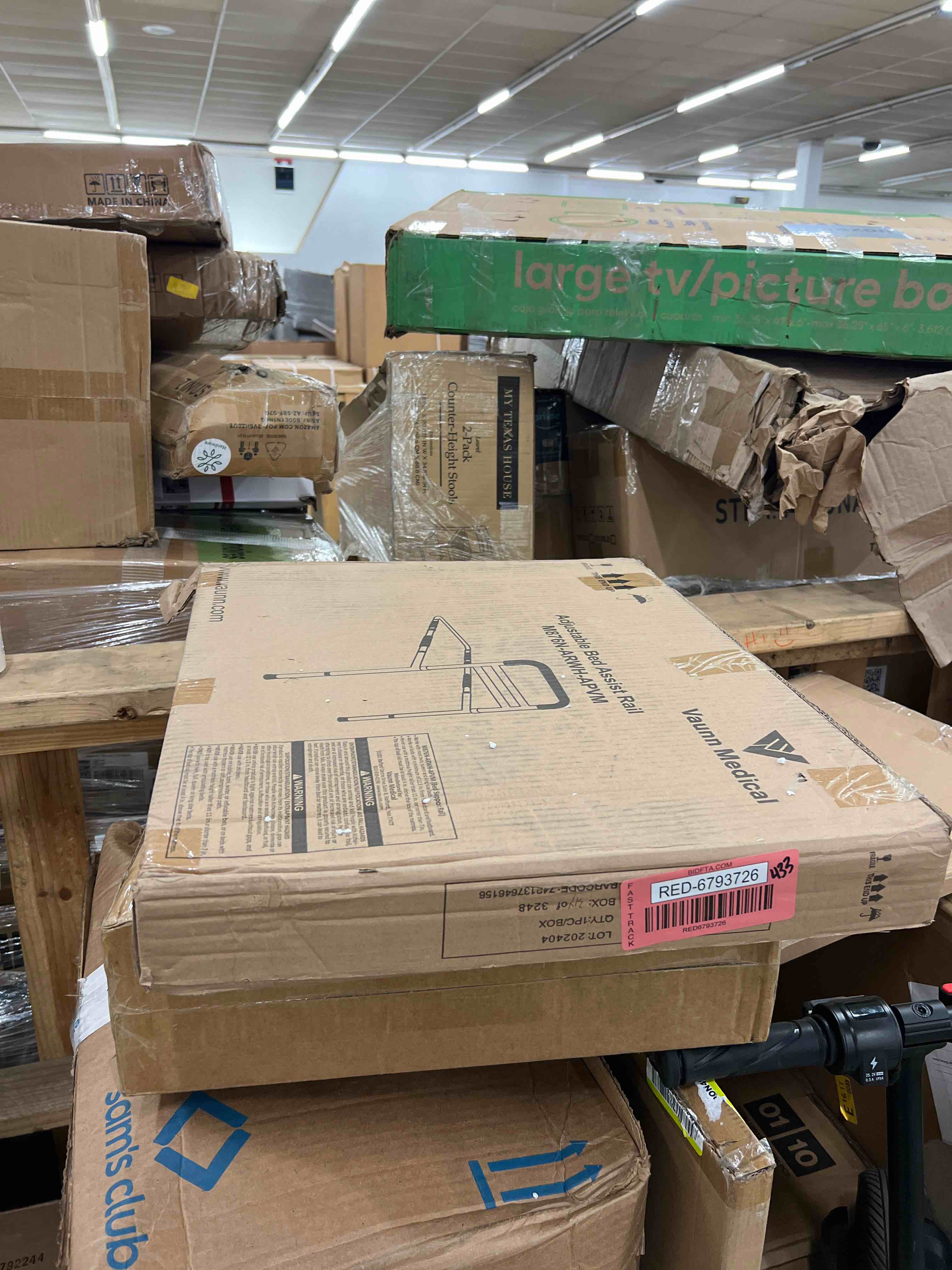 https://s3.amazonaws.com/lotting-images-prod/phillipi/RED6793726_1742319639117.jpeg