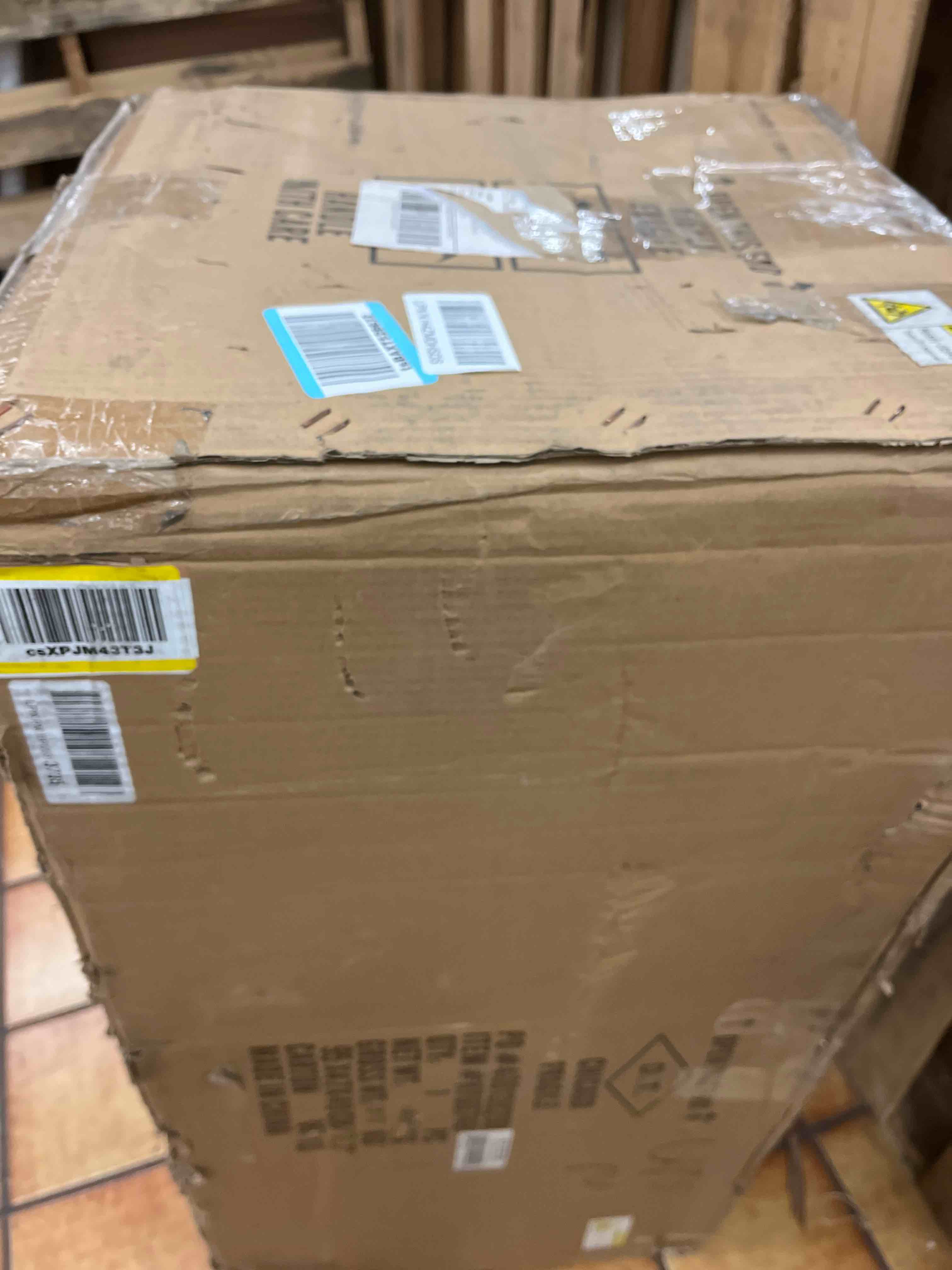 https://s3.amazonaws.com/lotting-images-prod/phillipi/RED6794033_1744154818412.jpeg