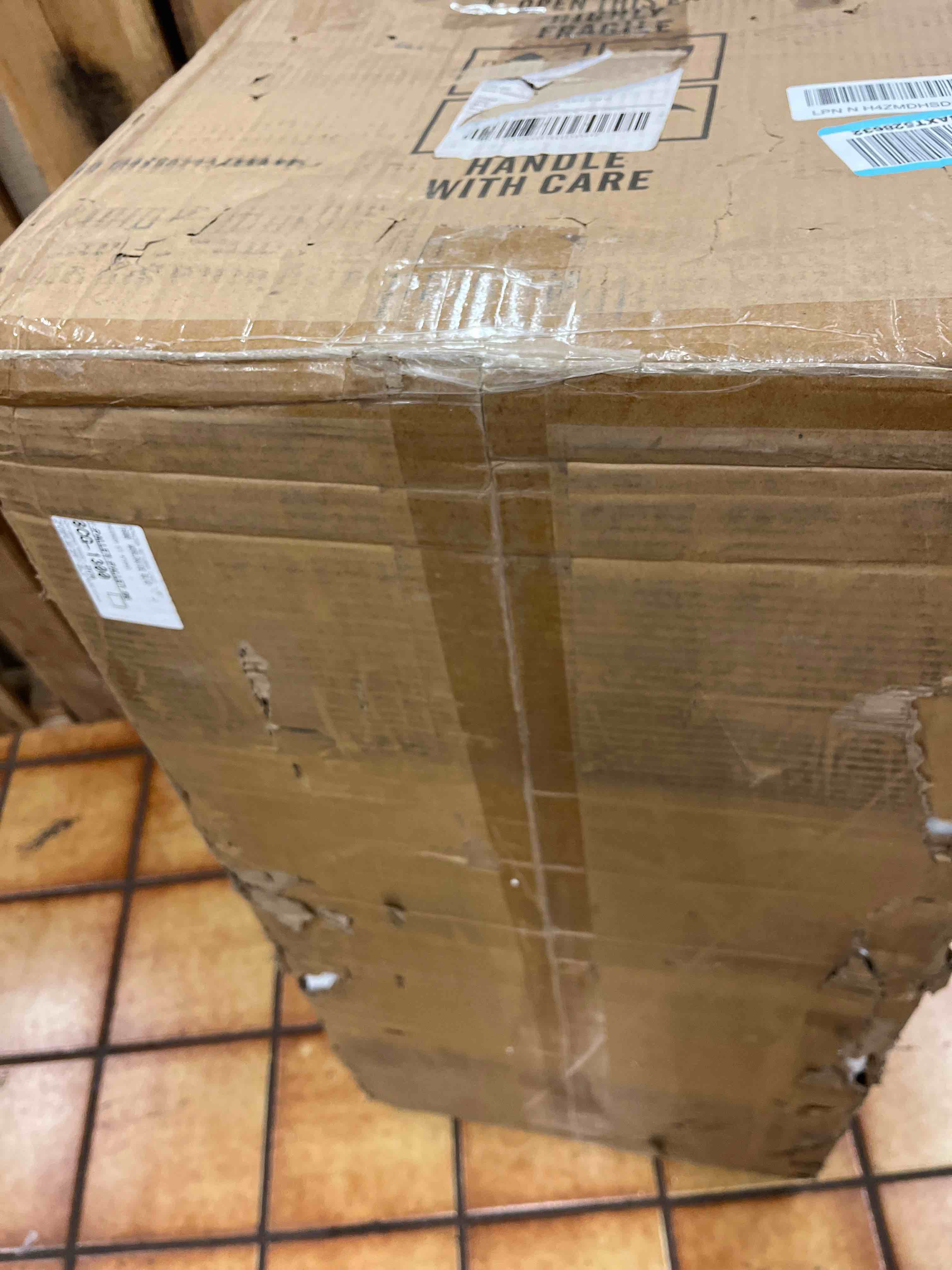 https://s3.amazonaws.com/lotting-images-prod/phillipi/RED6794033_1744154823715.jpeg