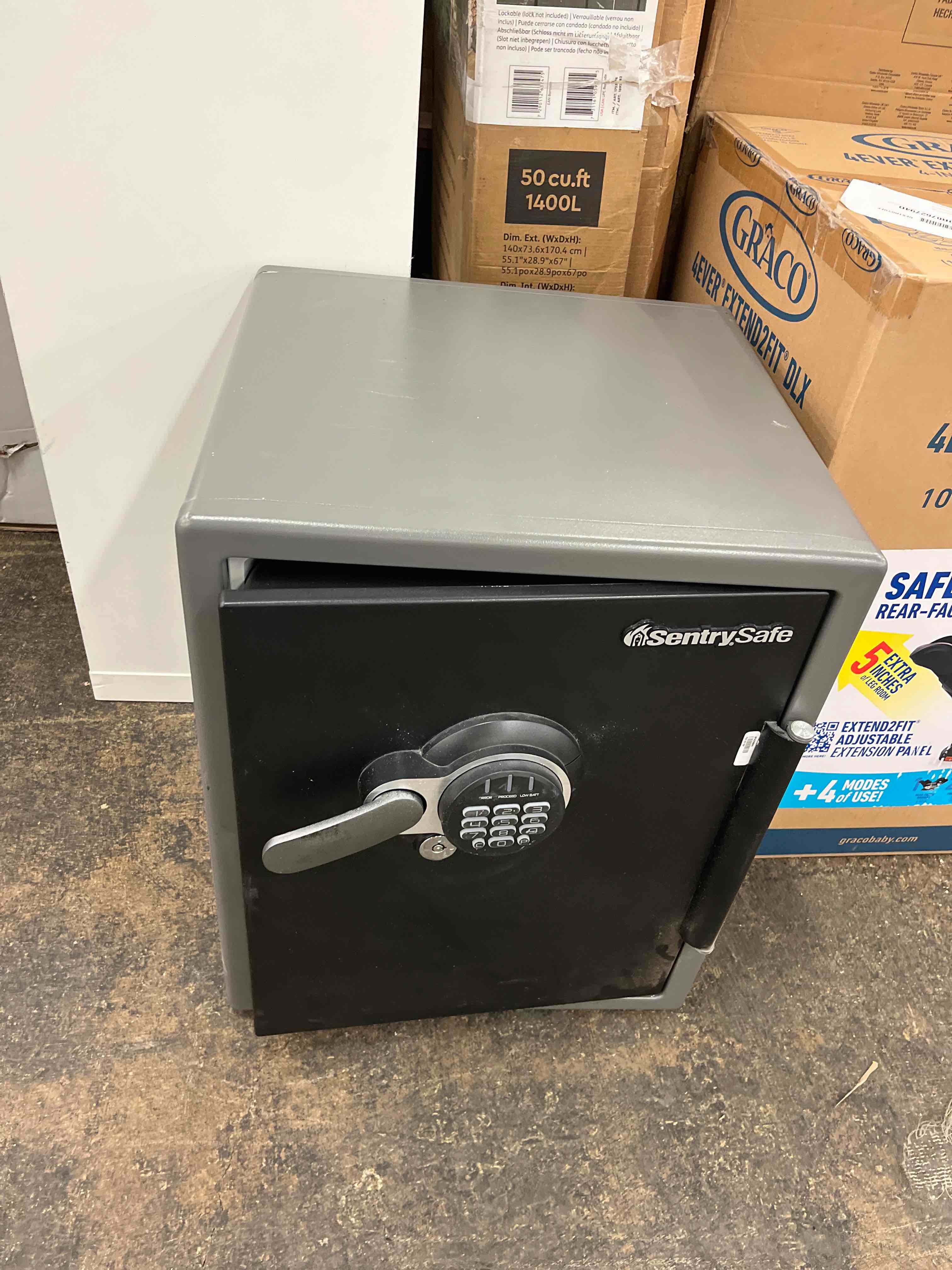 https://s3.amazonaws.com/lotting-images-prod/phillipi/RED6794095_1744243547679.jpeg