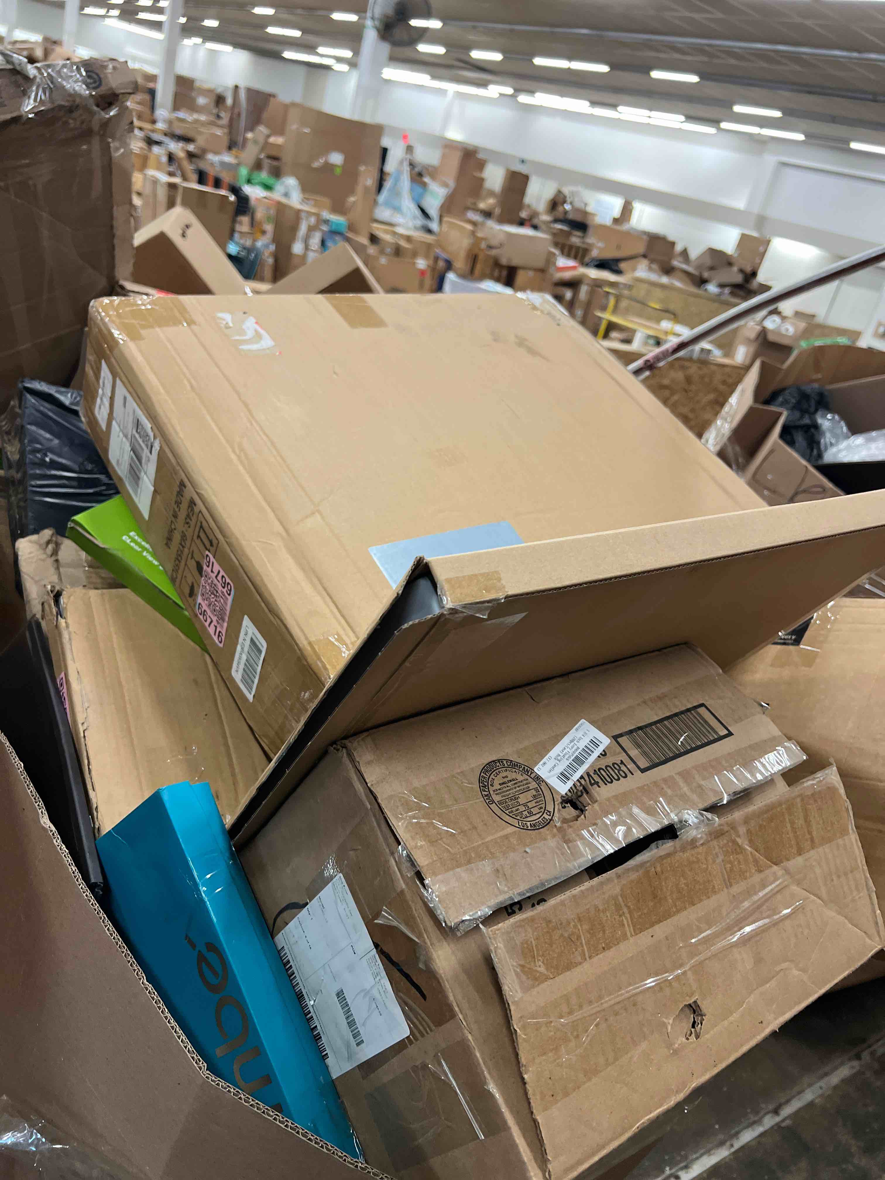 https://s3.amazonaws.com/lotting-images-prod/phillipi/RED6794260_1752785672773.jpeg