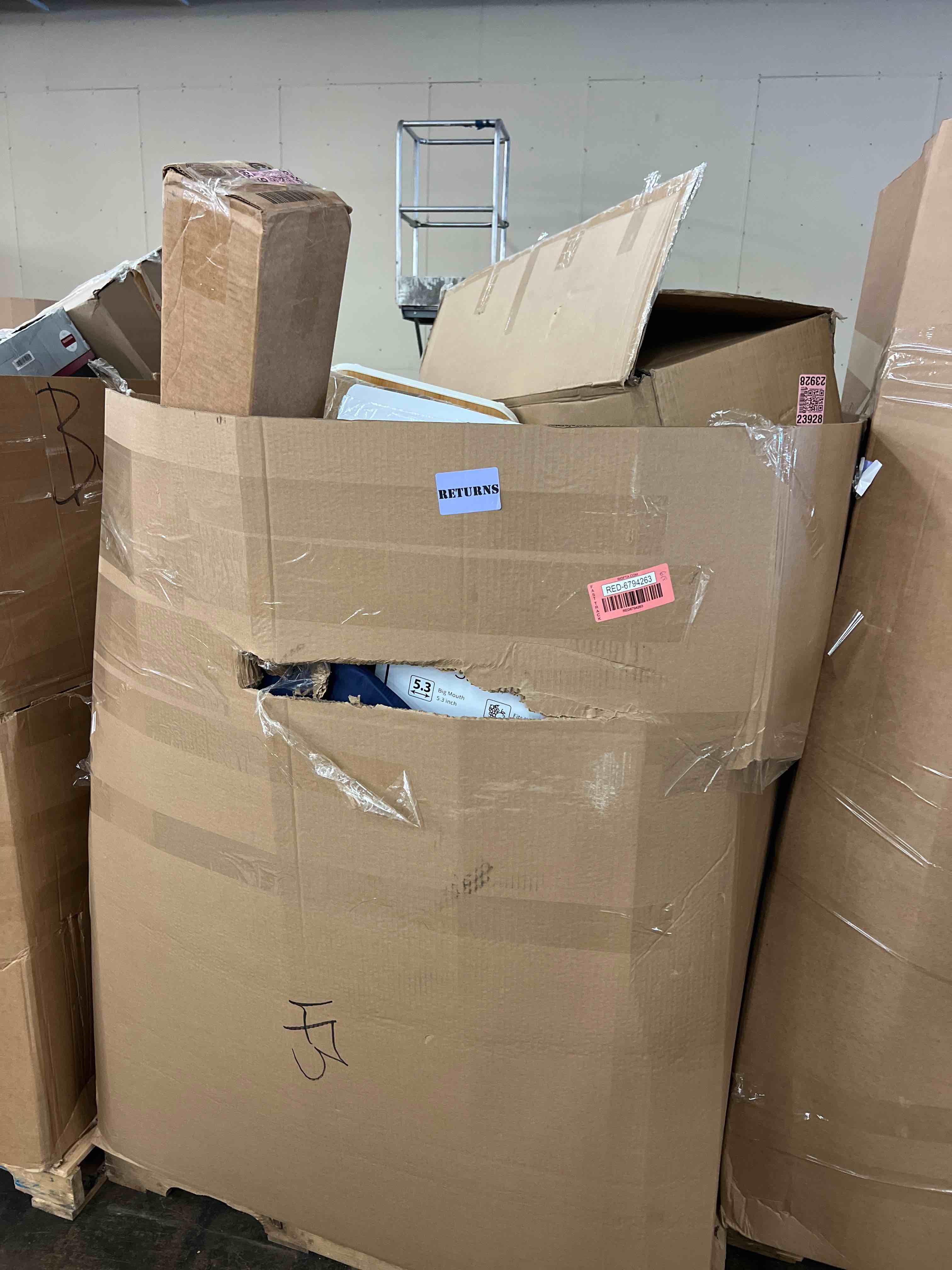 https://s3.amazonaws.com/lotting-images-prod/phillipi/RED6794263_1752785925014.jpeg