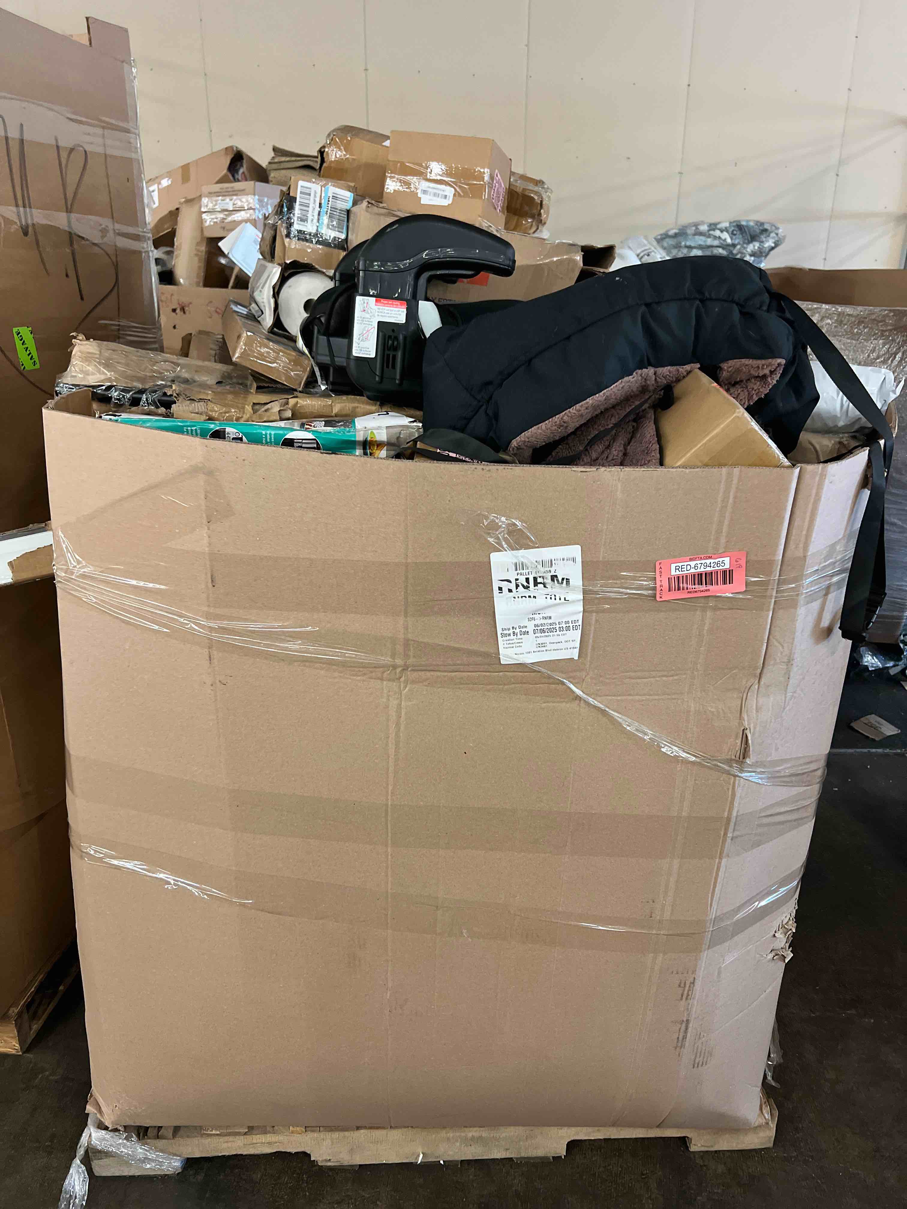 https://s3.amazonaws.com/lotting-images-prod/phillipi/RED6794265_1752786071153.jpeg