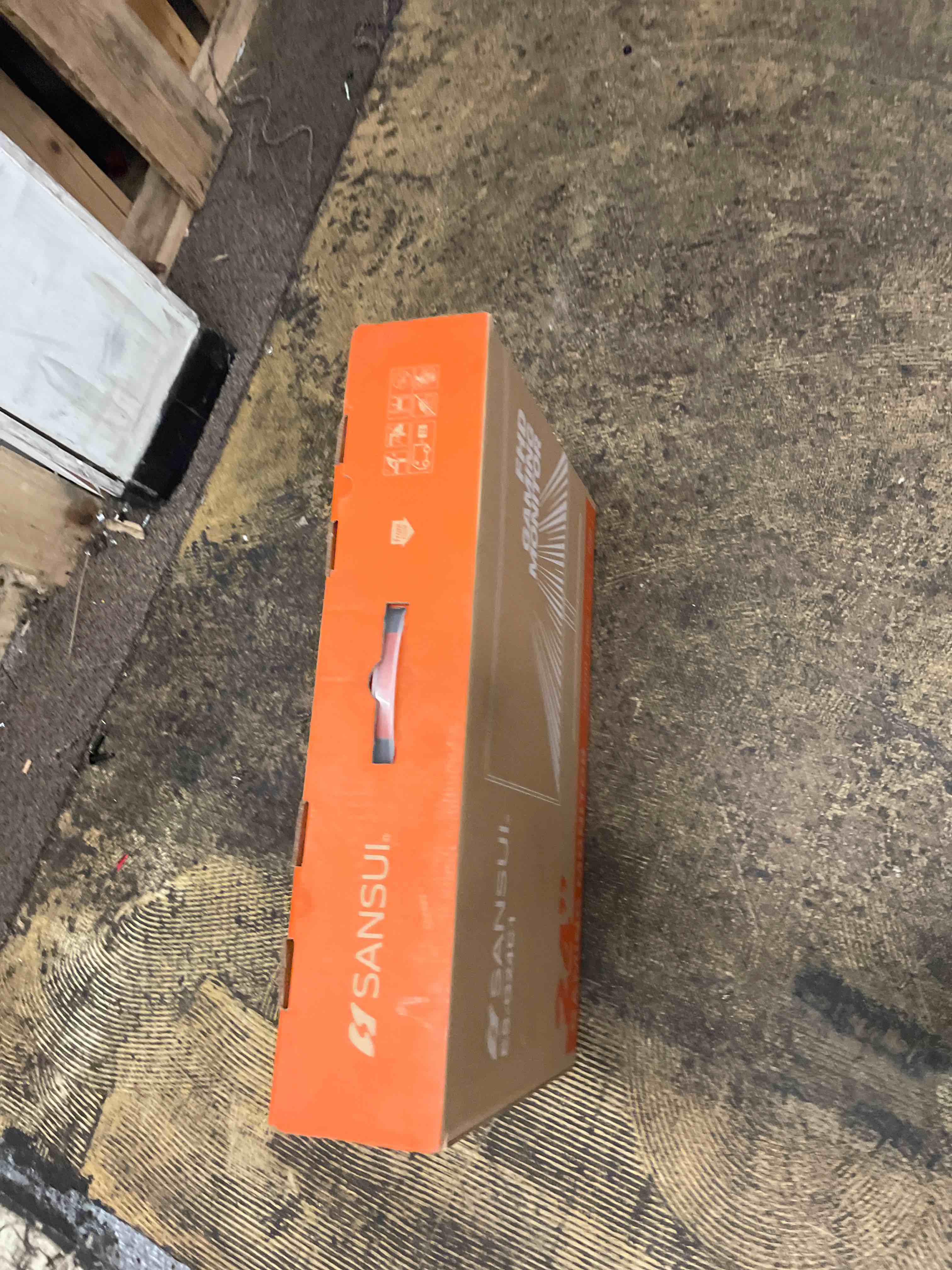 https://s3.amazonaws.com/lotting-images-prod/phillipi/RED6795083_1751551896034.jpeg