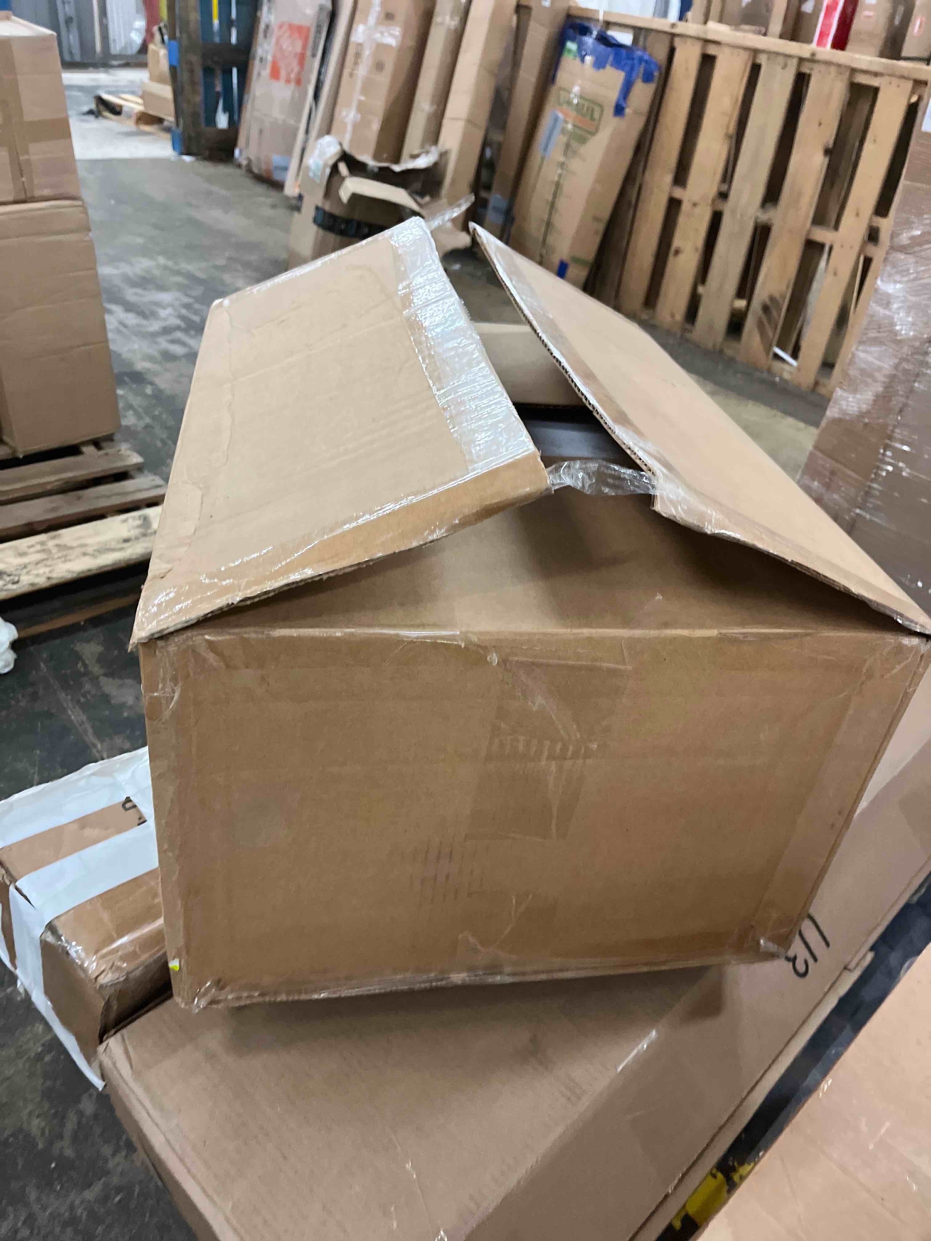 https://s3.amazonaws.com/lotting-images-prod/phillipi/RED6795561_1734603571850.jpeg