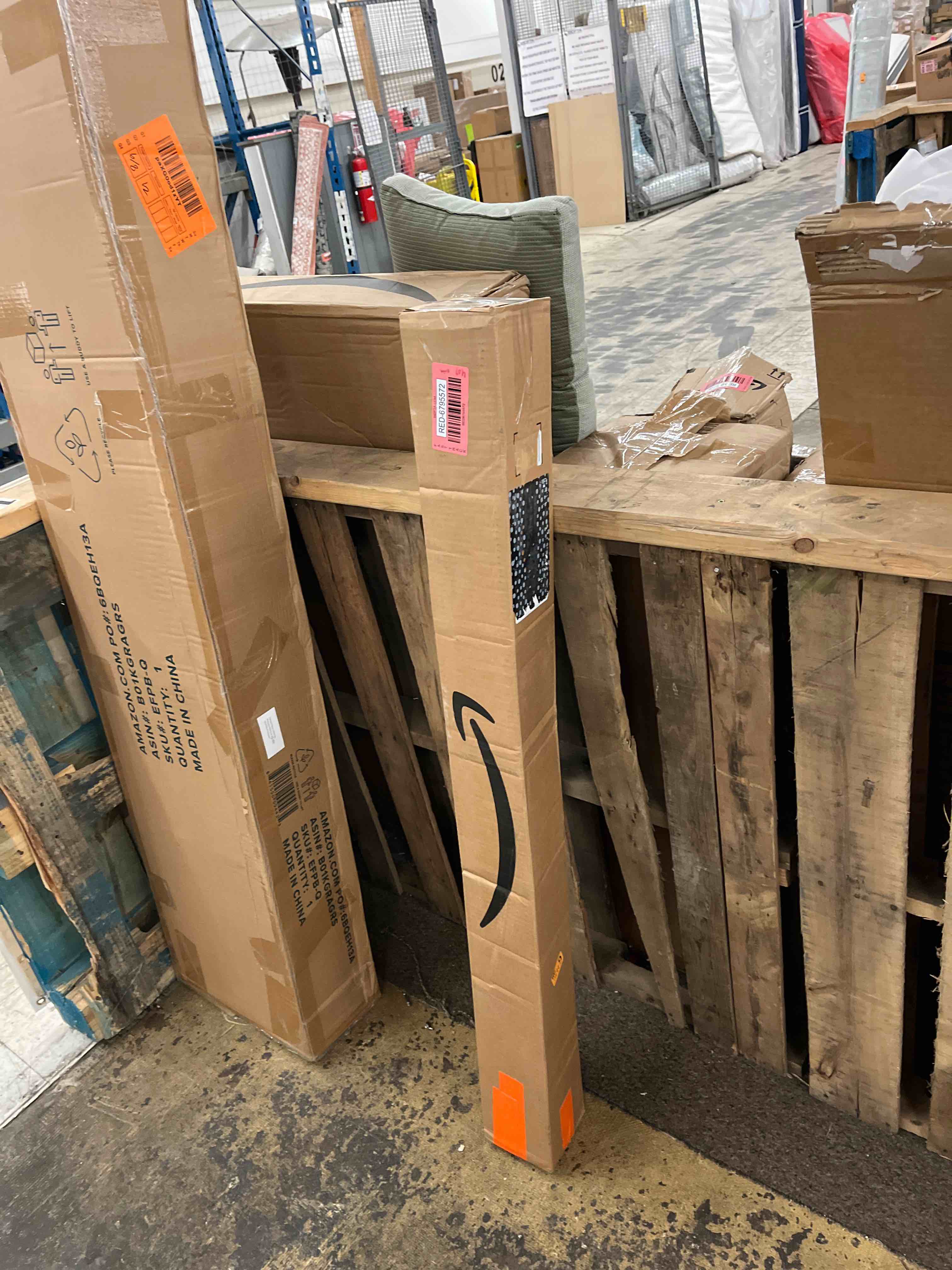 https://s3.amazonaws.com/lotting-images-prod/phillipi/RED6795572_1734643947072.jpeg