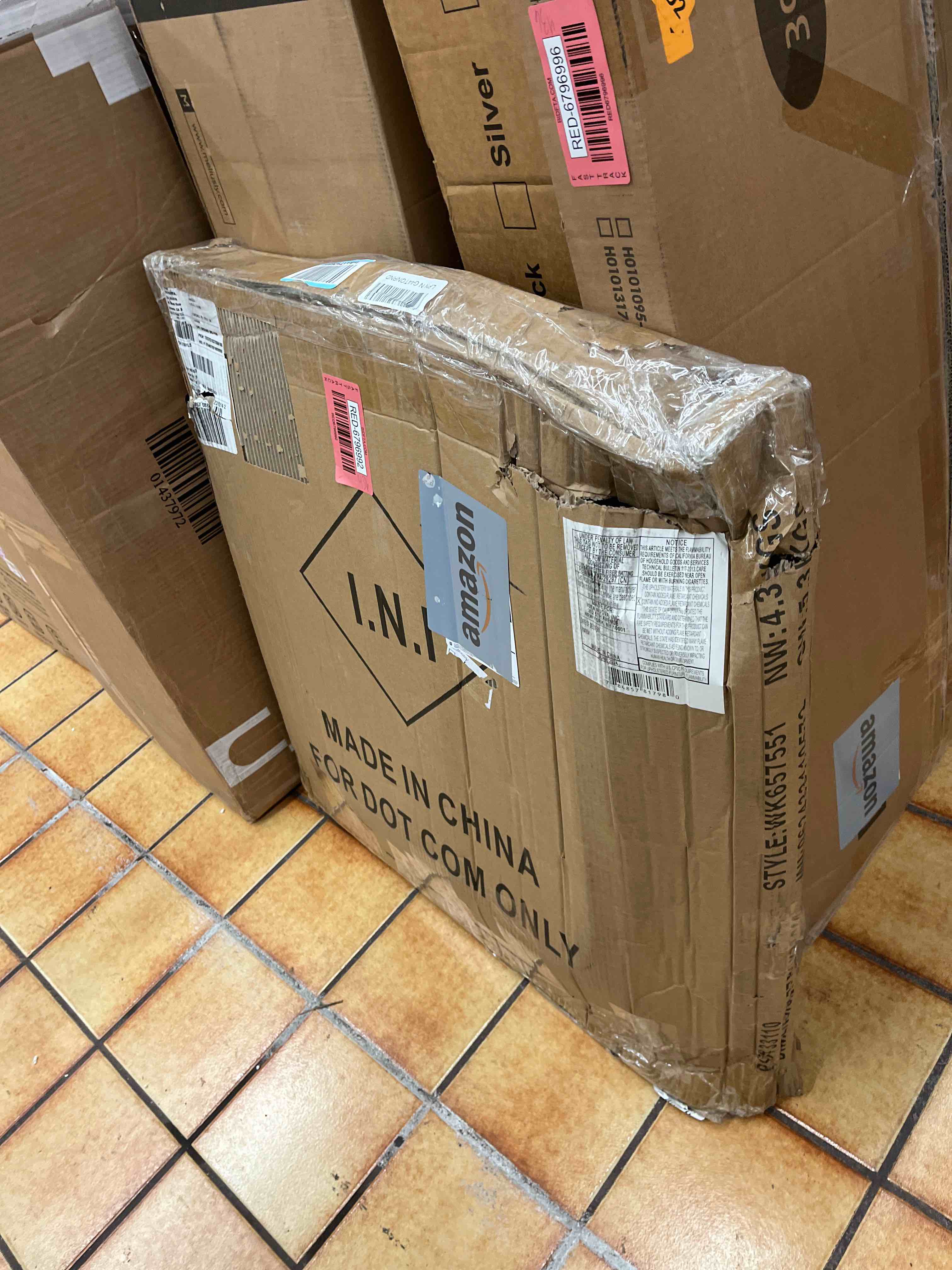https://s3.amazonaws.com/lotting-images-prod/phillipi/RED6796992_1735589831585.jpeg