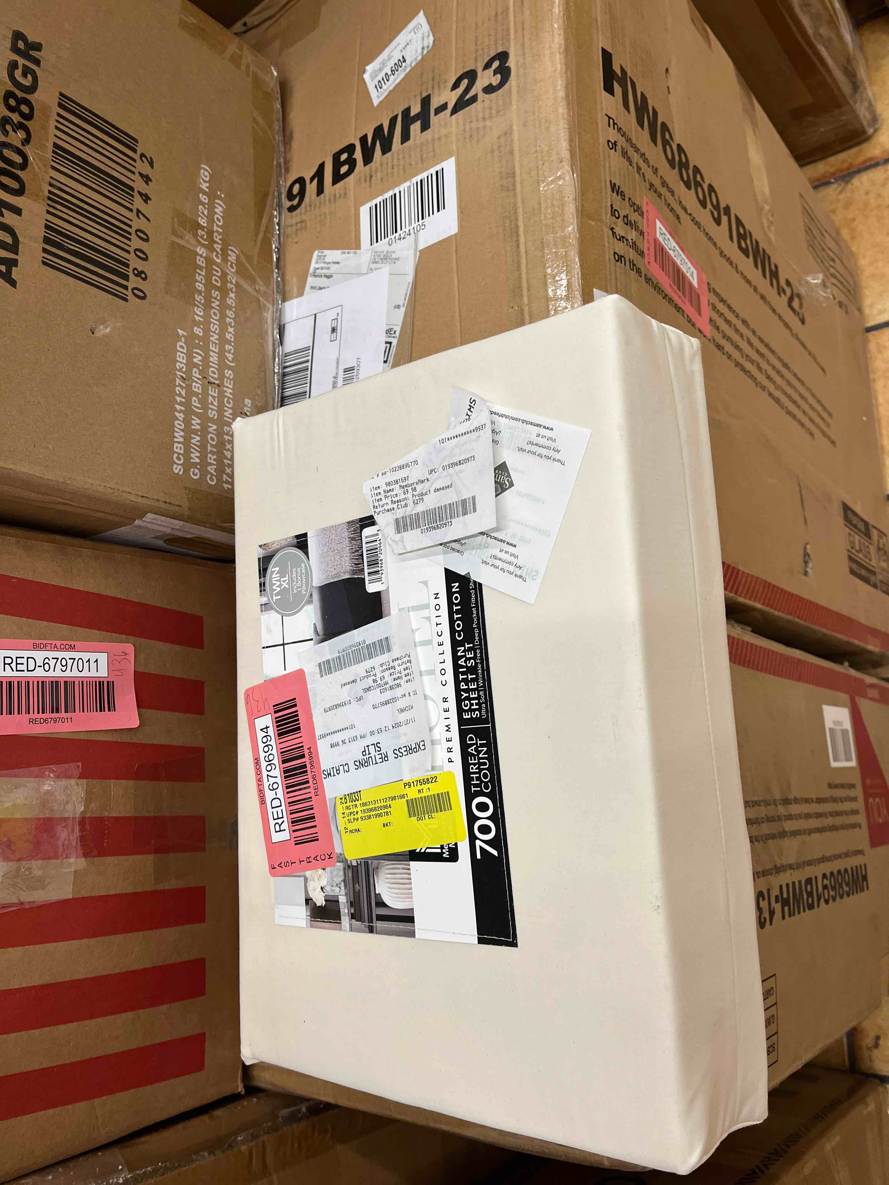 https://s3.amazonaws.com/lotting-images-prod/phillipi/RED6796994_1735589701564.jpeg