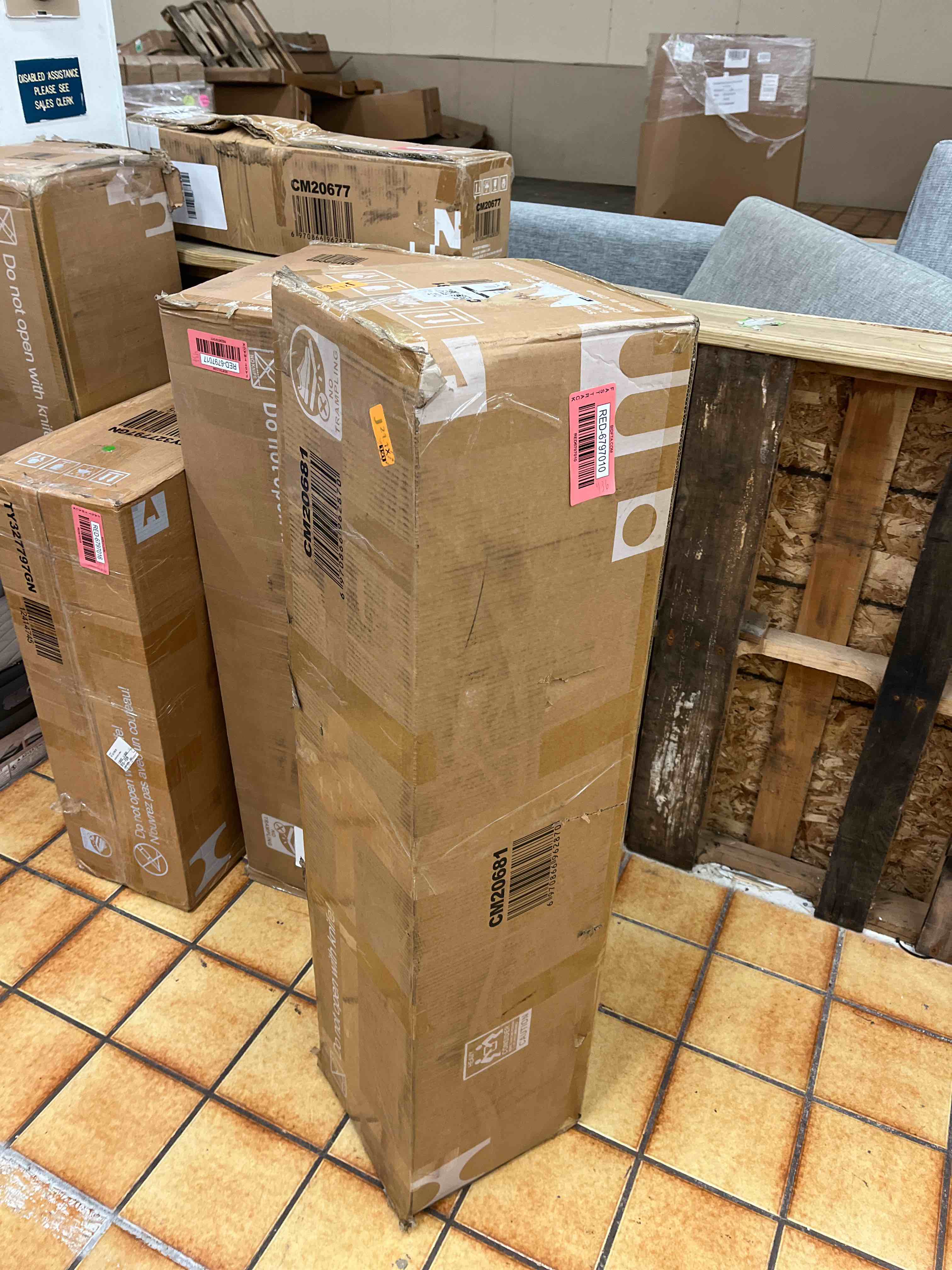 https://s3.amazonaws.com/lotting-images-prod/phillipi/RED6797010_1735586087522.jpeg