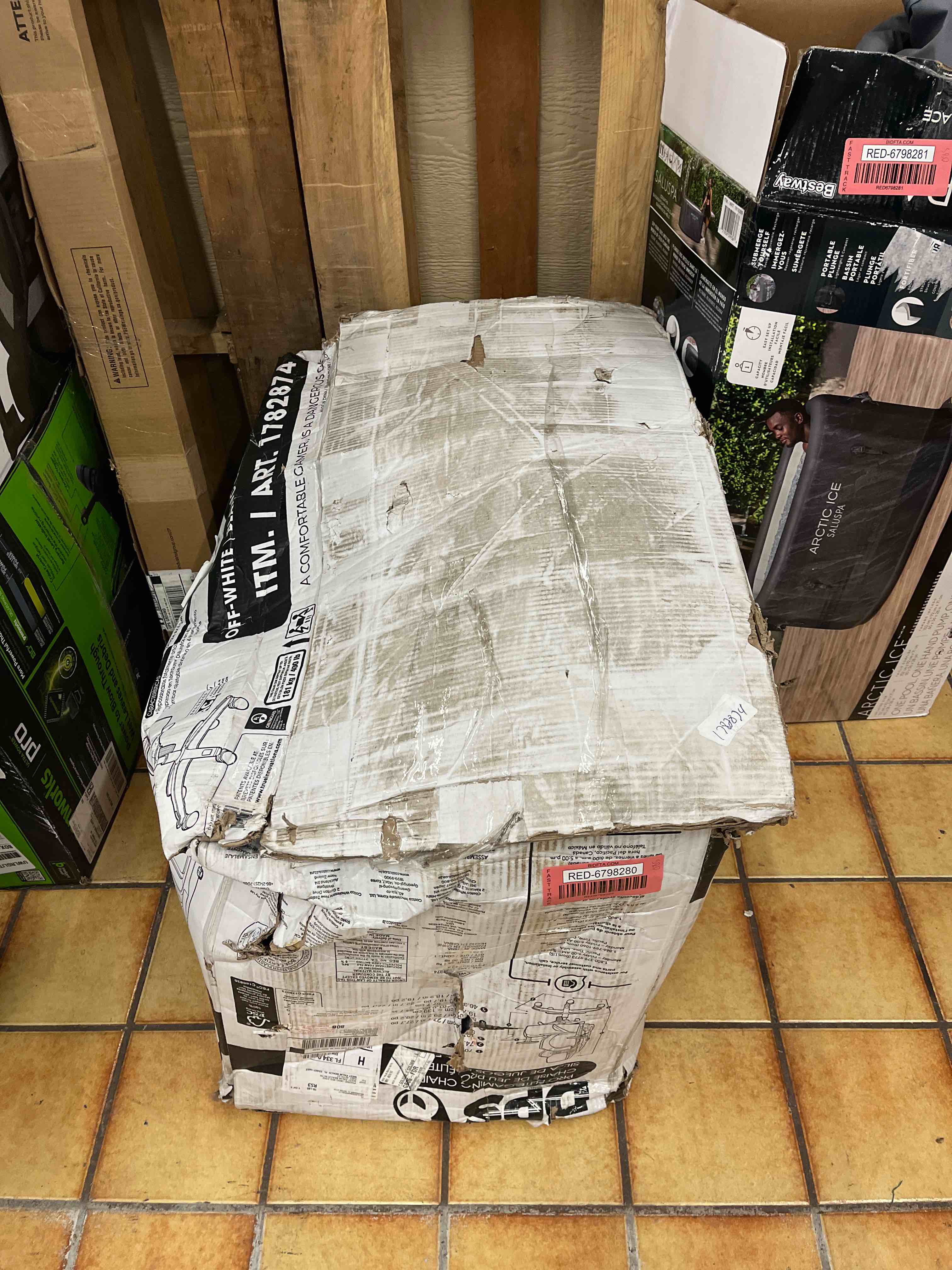 https://s3.amazonaws.com/lotting-images-prod/phillipi/RED6798280_1736945033399.jpeg