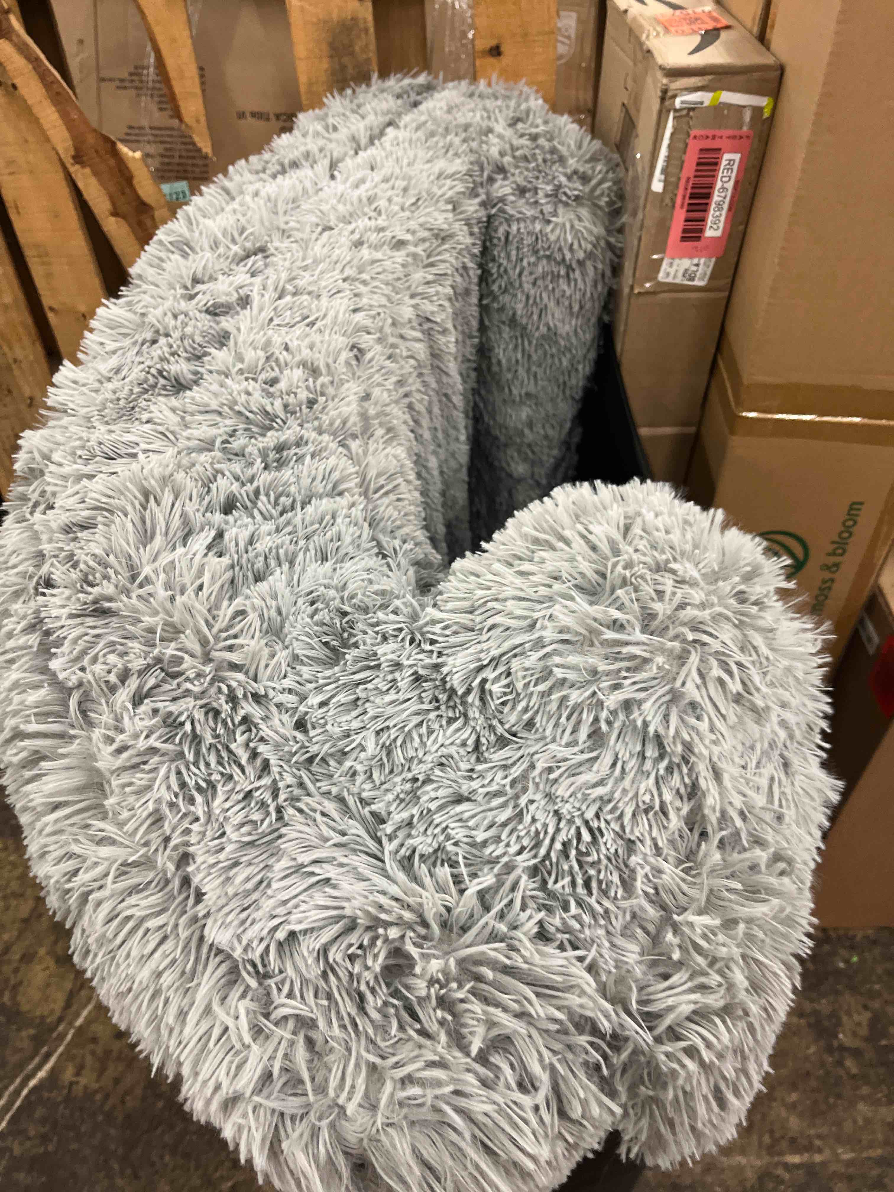 https://s3.amazonaws.com/lotting-images-prod/phillipi/RED6798386_1736981350604.jpeg