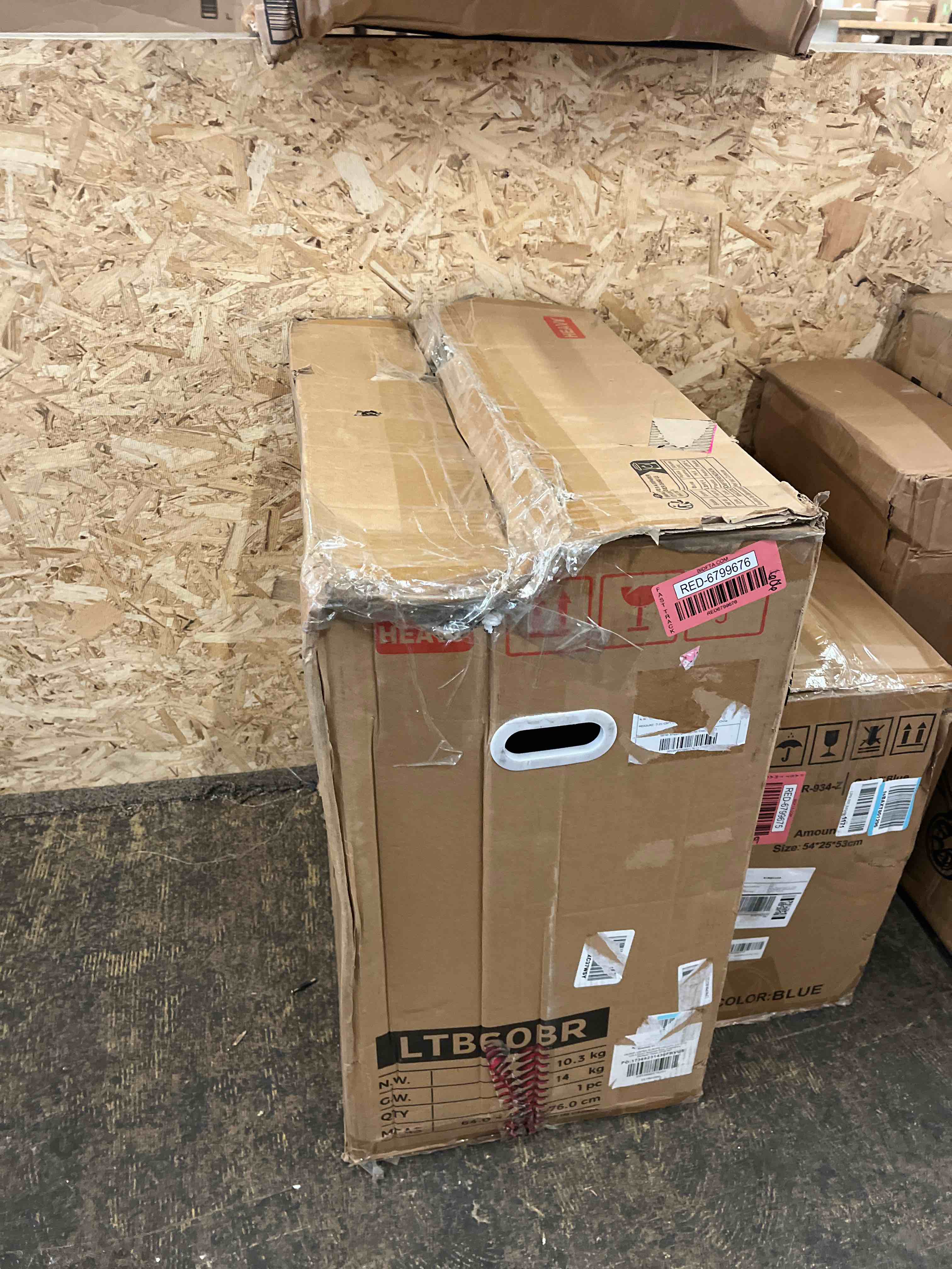 https://s3.amazonaws.com/lotting-images-prod/phillipi/RED6799676_1745494229707.jpeg