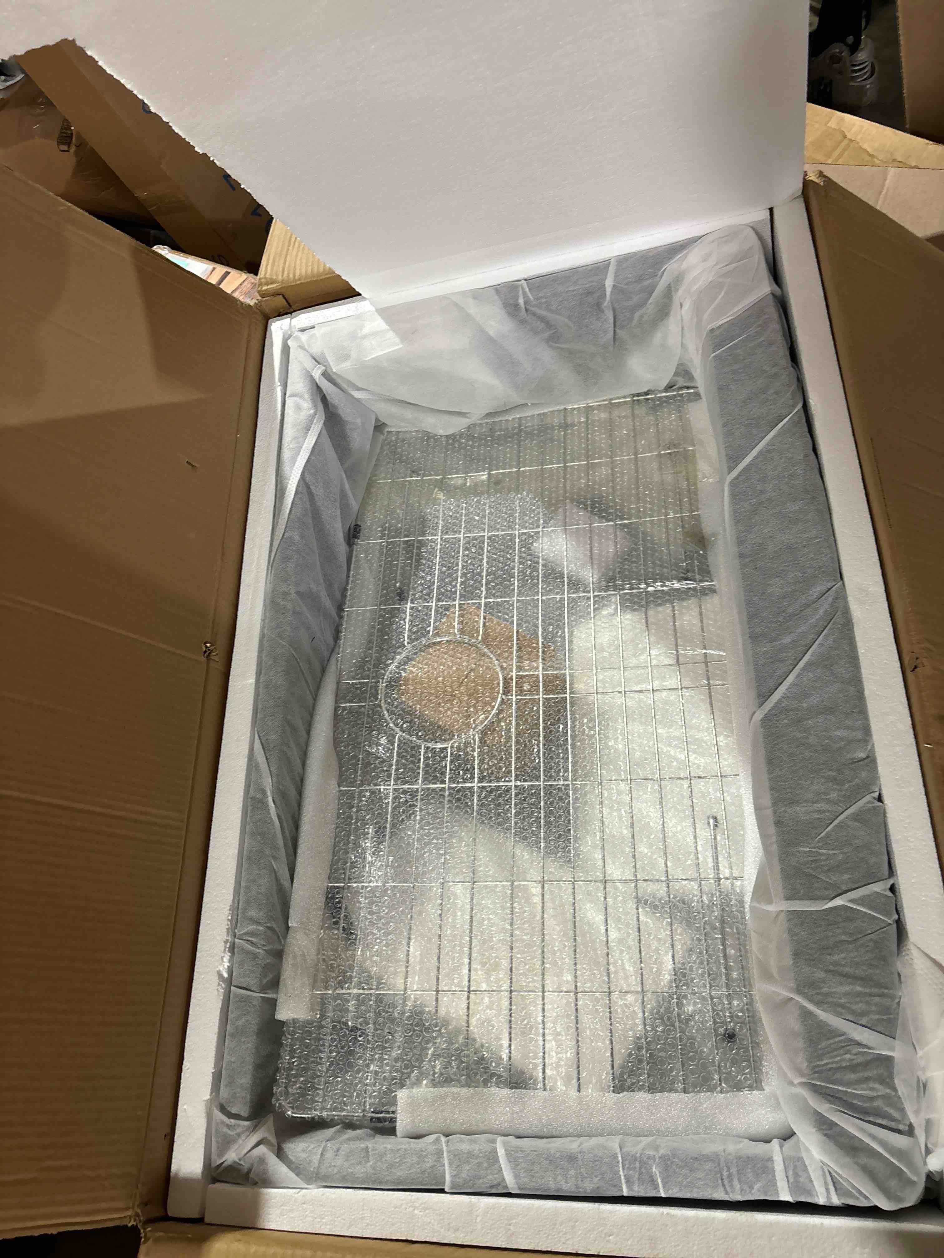 https://s3.amazonaws.com/lotting-images-prod/phillipi/TEA0072812_1731449161534.jpeg